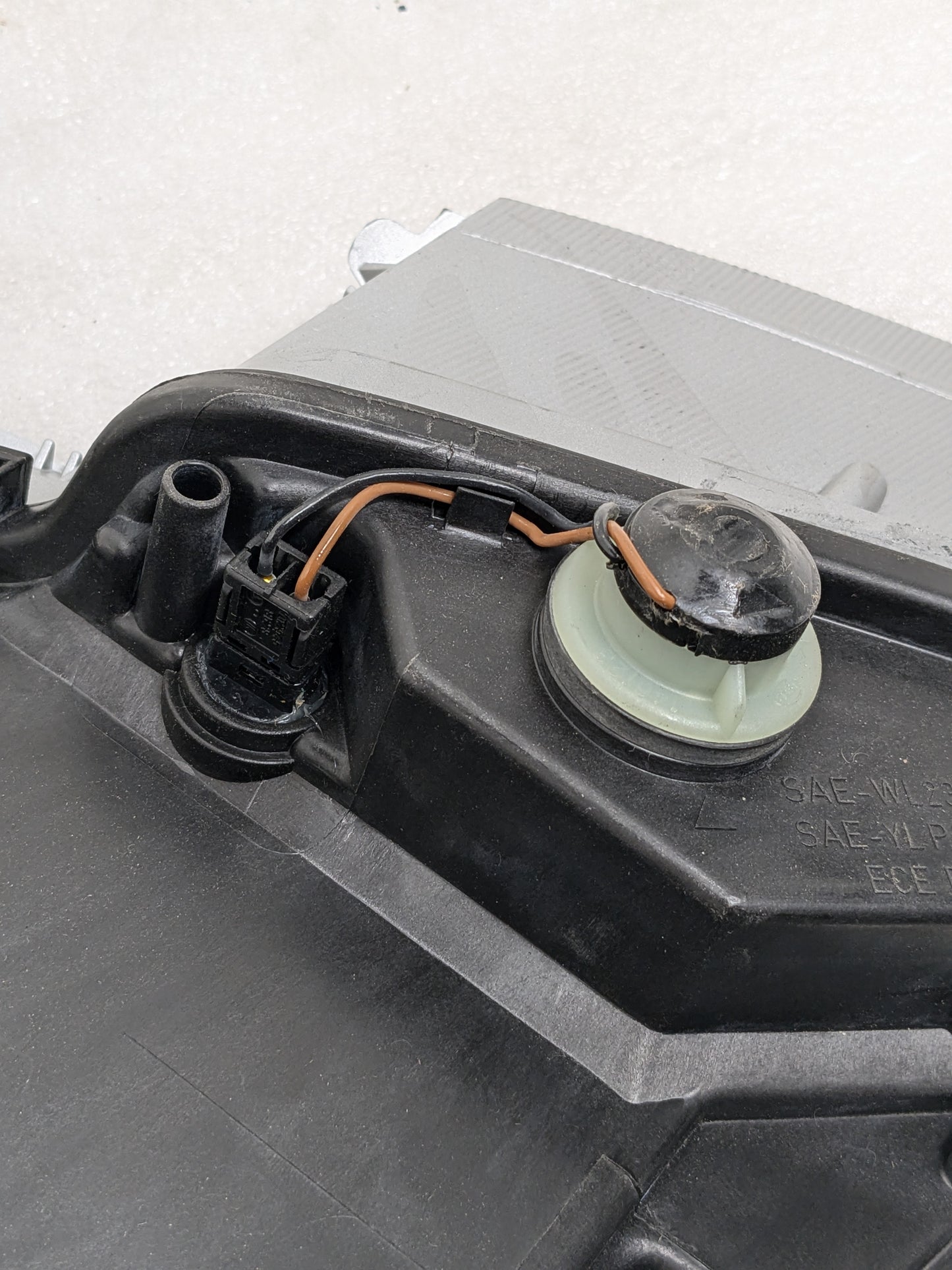 PORSCHE 911 HEADLIGHT RIGHT SIDE 1999-2004 996 631 158 07