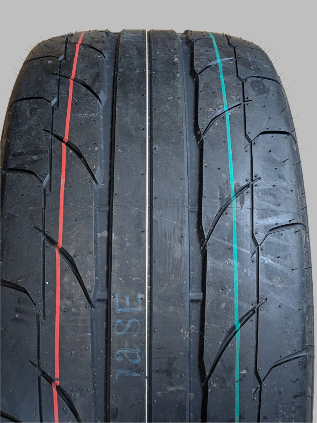 2 NITTO NT555RII P 275 40 18 94W COMPETITION PASSENGER TIRE 108680