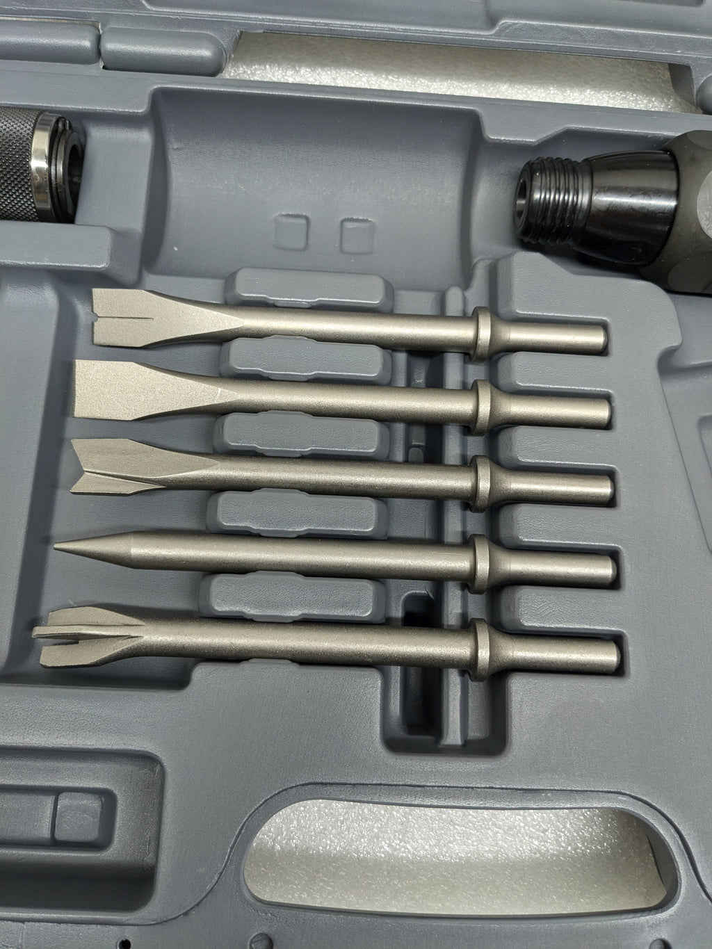 INGERSOLL RAND 123MAXK VIBRATION REDUCED AIR HAMMER 5-PIECE CHISEL SET, 3,530 BPM, 2-5/8" STROKE, ROUND SHANK