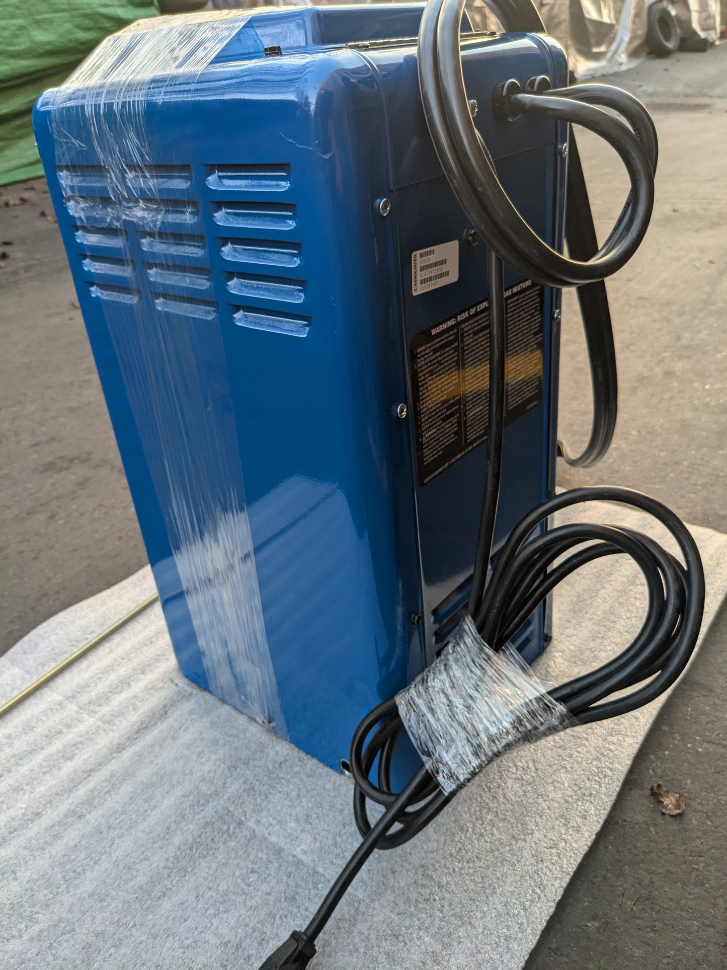 6001A 6/12V 100/75 AMP CONTINUOUS CHARGE 375 AMP CRANK ASSIST CHARGER W/WHEELS