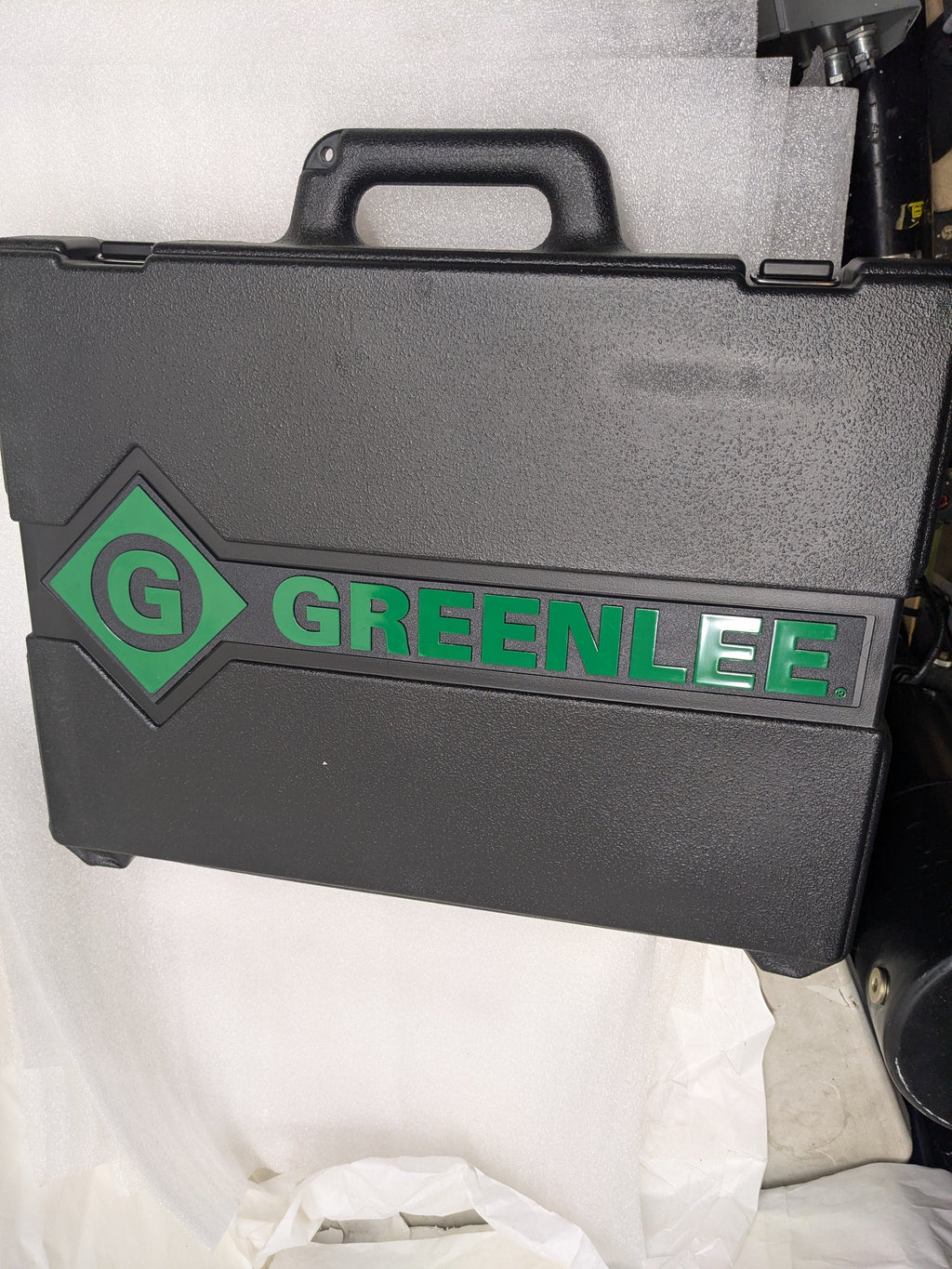 GREENLEE 7310SB HYDRAULIC KNOCKOUT KIT 11-TON WITH HAND PUMP AND SLUG-BUSTER® 1/2" - 4"