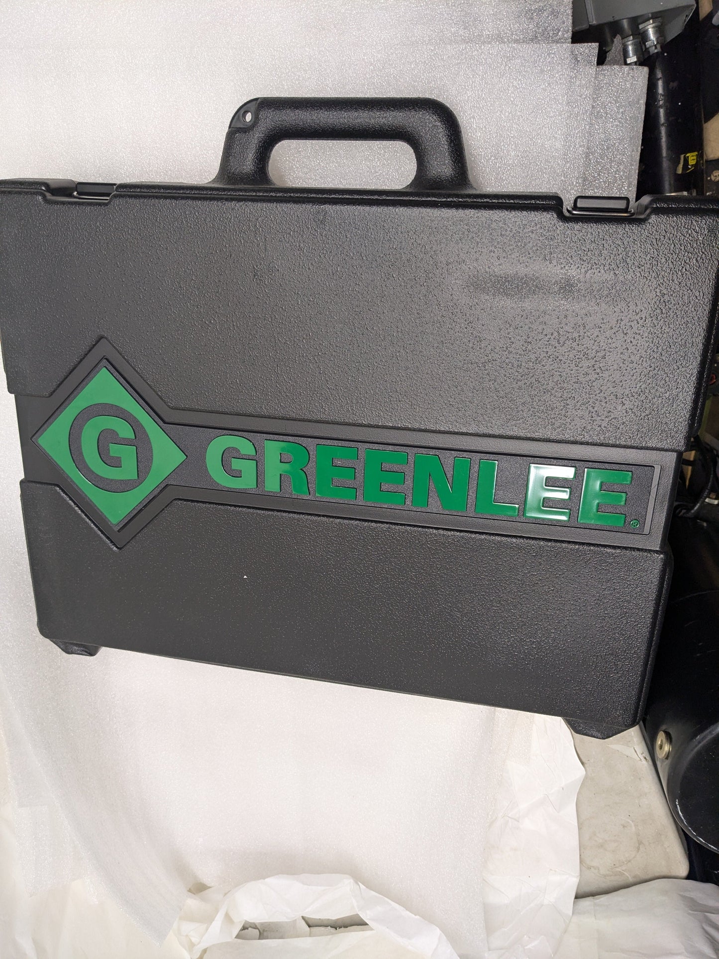 GREENLEE 7310SB HYDRAULIC KNOCKOUT KIT 11-TON WITH HAND PUMP AND SLUG-BUSTER® 1/2" - 4"
