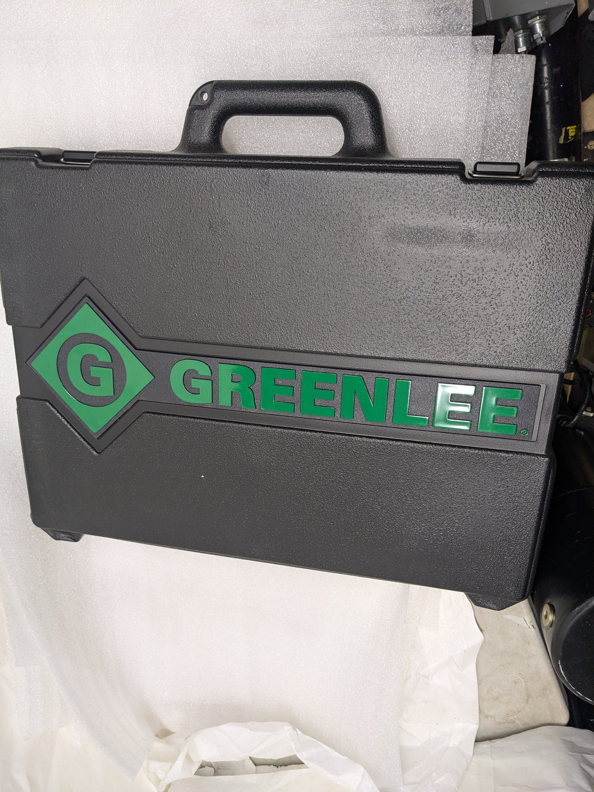 GREENLEE 7310SB HYDRAULIC KNOCKOUT KIT 11-TON WITH HAND PUMP AND SLUG-BUSTER® 1/2" - 4"