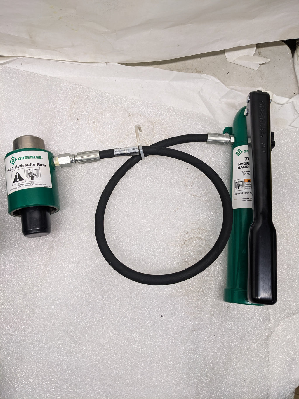 GREENLEE 7310SB HYDRAULIC KNOCKOUT KIT 11-TON WITH HAND PUMP AND SLUG-BUSTER® 1/2" - 4"
