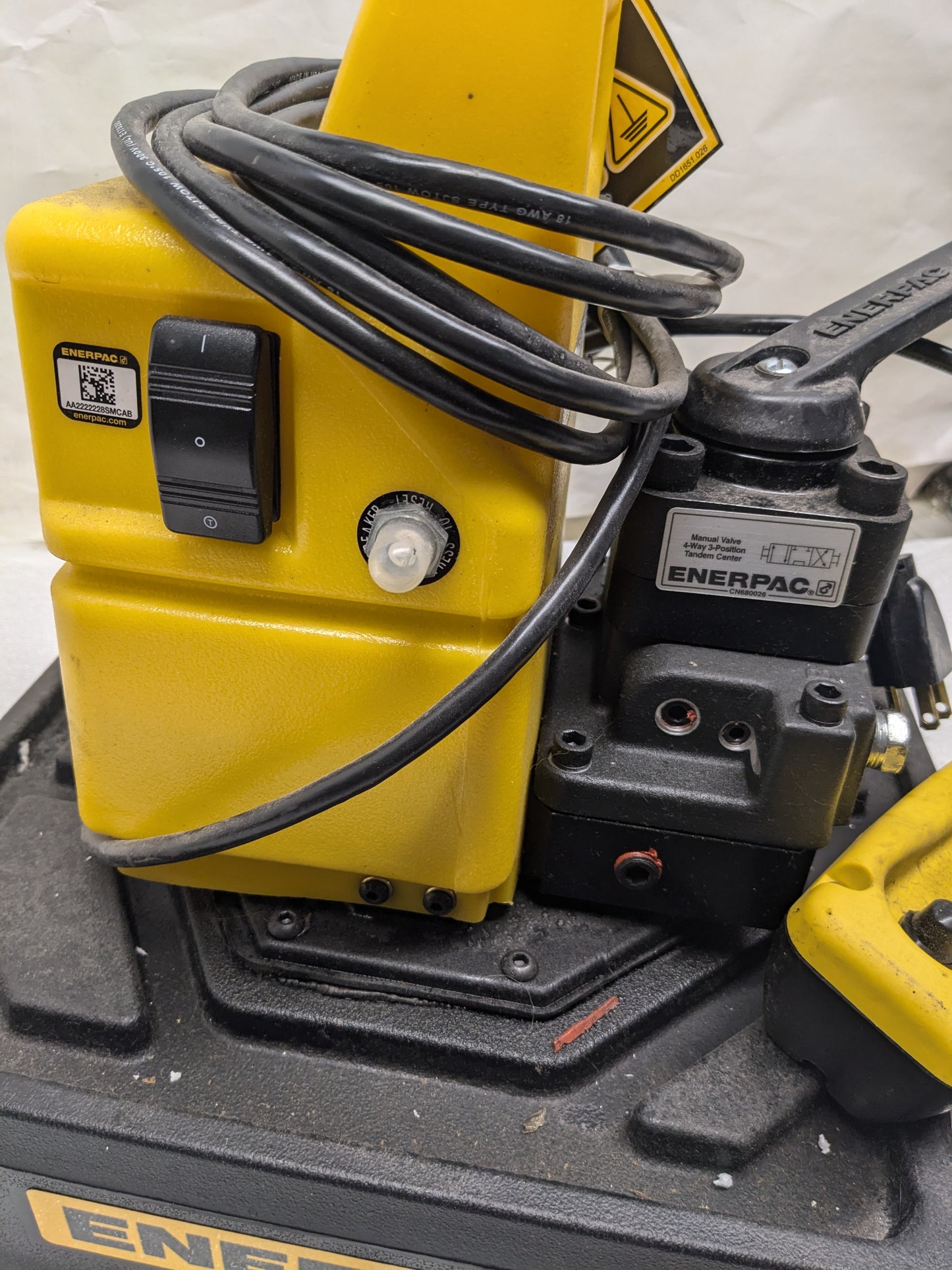 ENERPAC PUJ1401B ECONOMY ELECTRIC HYDRAULIC PUMP 4/3 MANUAL VALVE