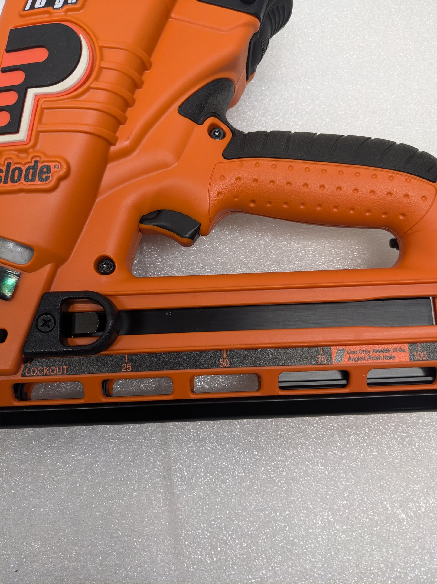 PASLODE 902400 CORDLESS ANGLED FINISH NAILER 2-1/2-IN 16-GAUGE