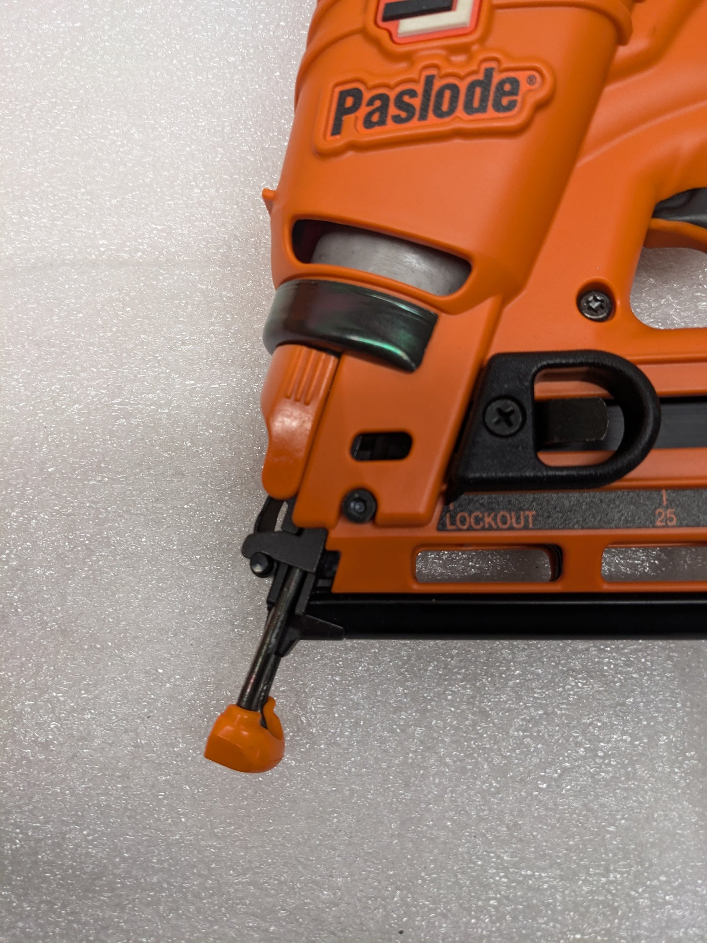 PASLODE 902400 CORDLESS ANGLED FINISH NAILER 2-1/2-IN 16-GAUGE