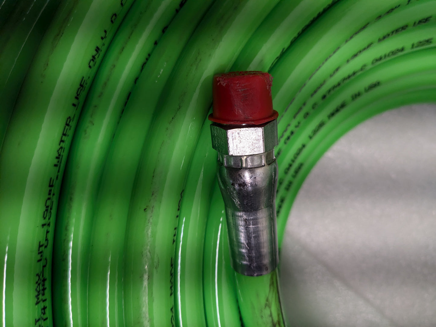 PIRANHA PRODUCTS LL6 SEWER CLEANING HOSE 3/8" I.D. WP 4000 PSI MAX WT 190 DEGREE F WATER USE ONLY Q.C. #774744-C 041024 1225