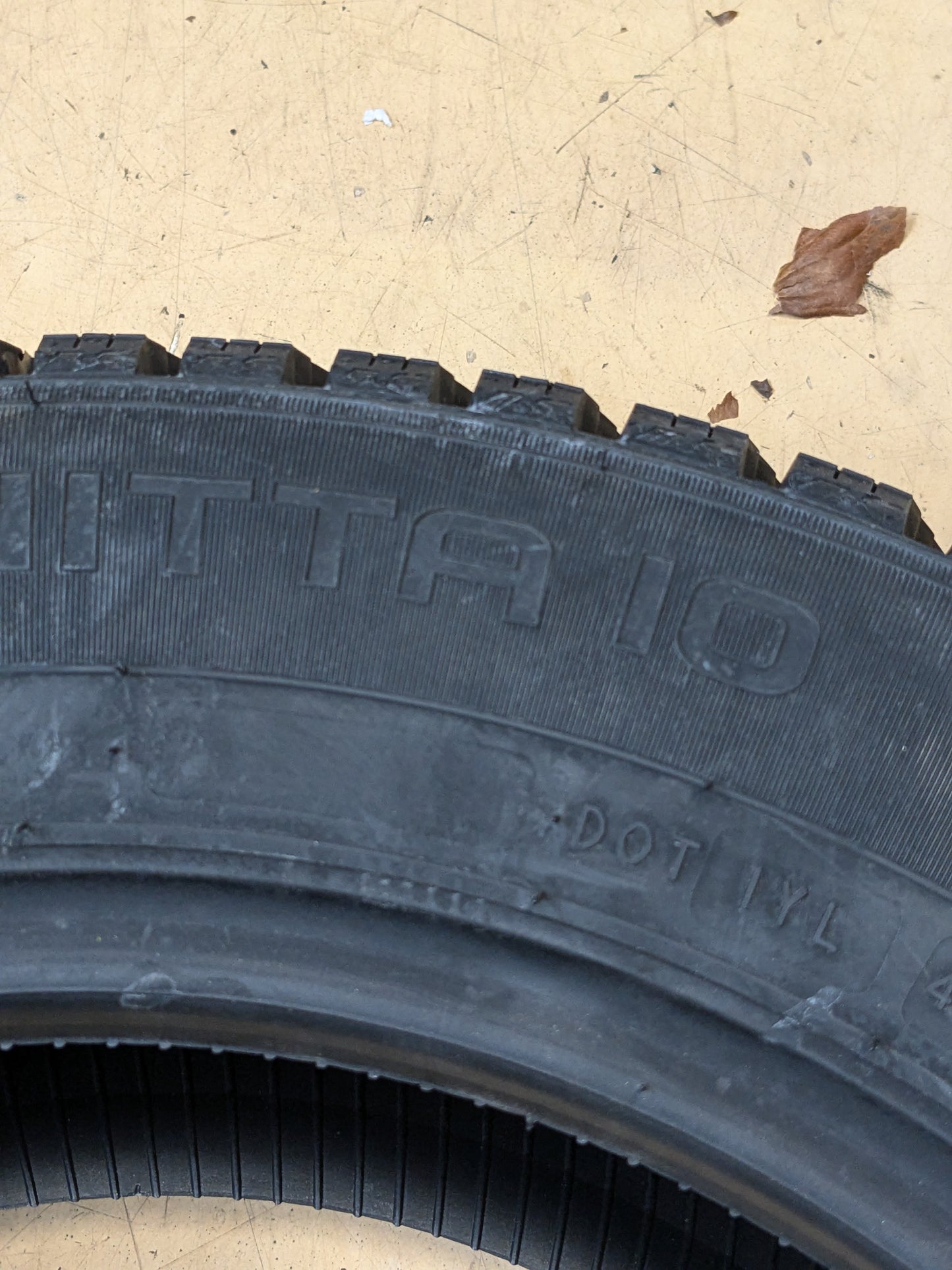2 NOKIAN HAKKAPELIITTA 10 (STUDDED) 185 65 15 92T PASSENGER WINTER TIRE TS32424