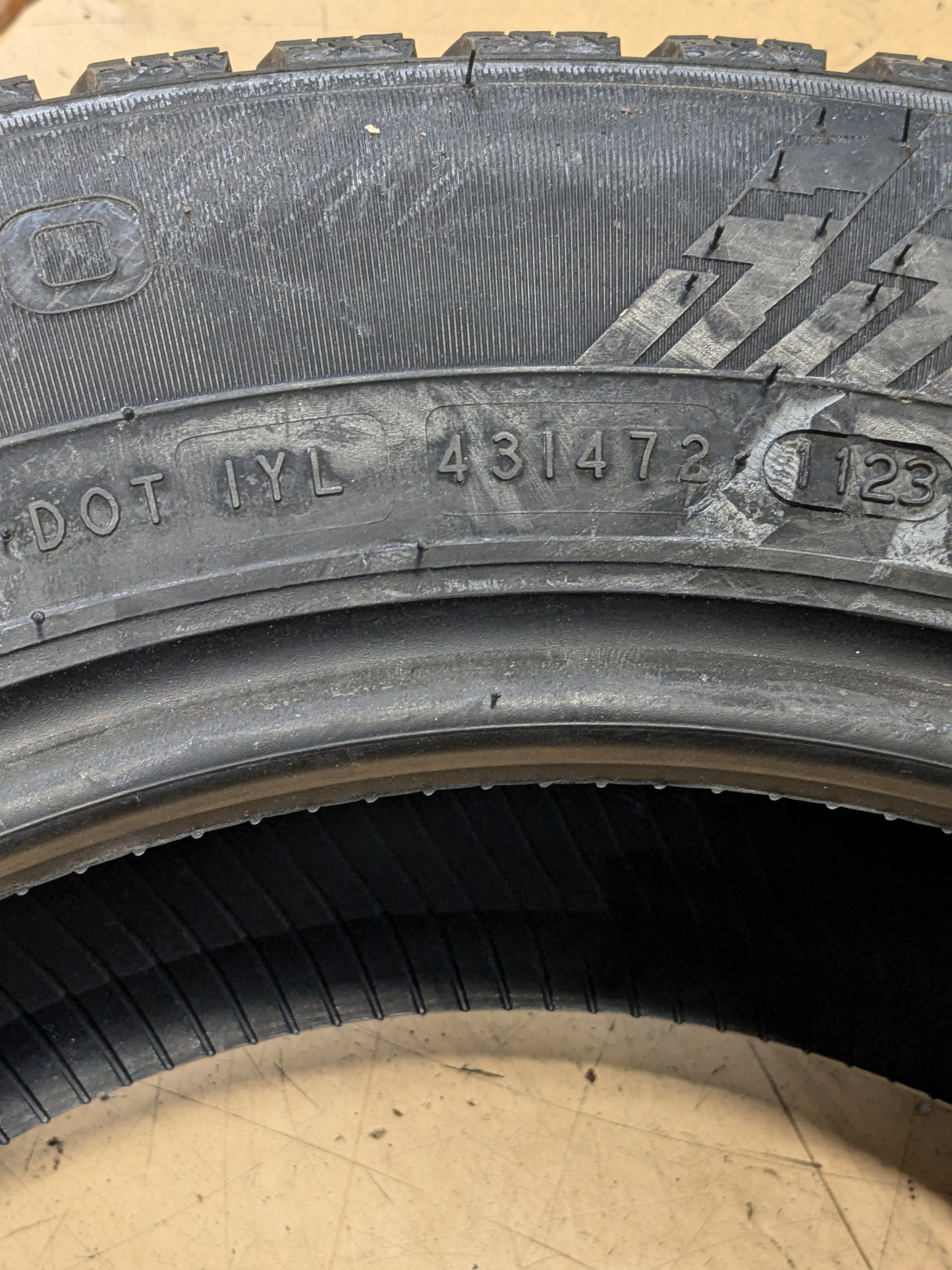 2 NOKIAN HAKKAPELIITTA 10 (STUDDED) 185 65 15 92T PASSENGER WINTER TIRE TS32424
