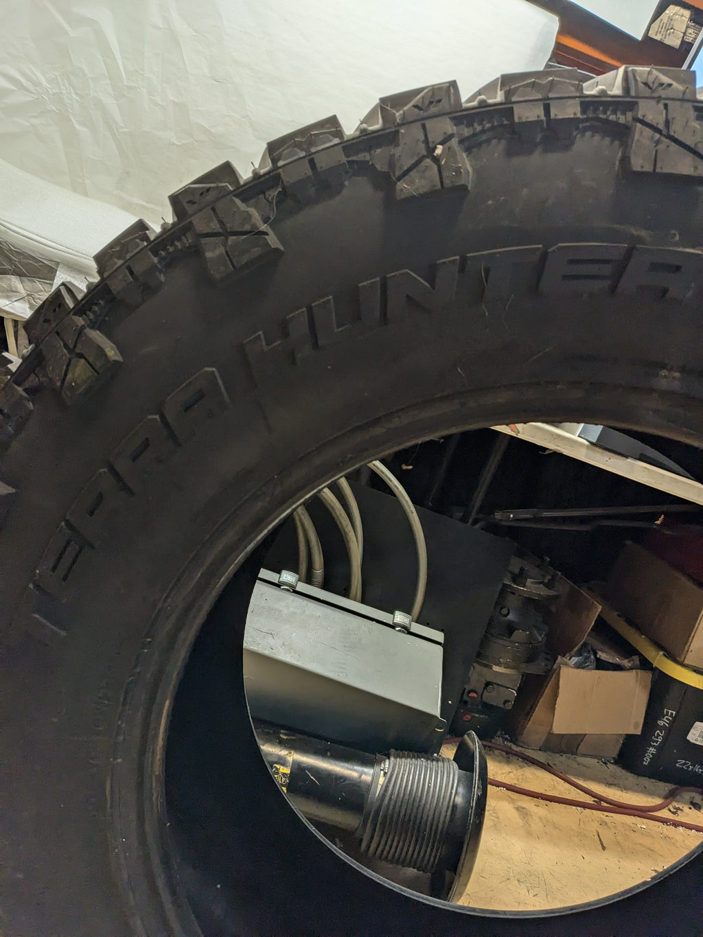 VENOM POWER TERRA HUNTER M/T 40 15.50 22 LT 128Q F (12 PLY) OVERSIZED TIRE TVPMT36