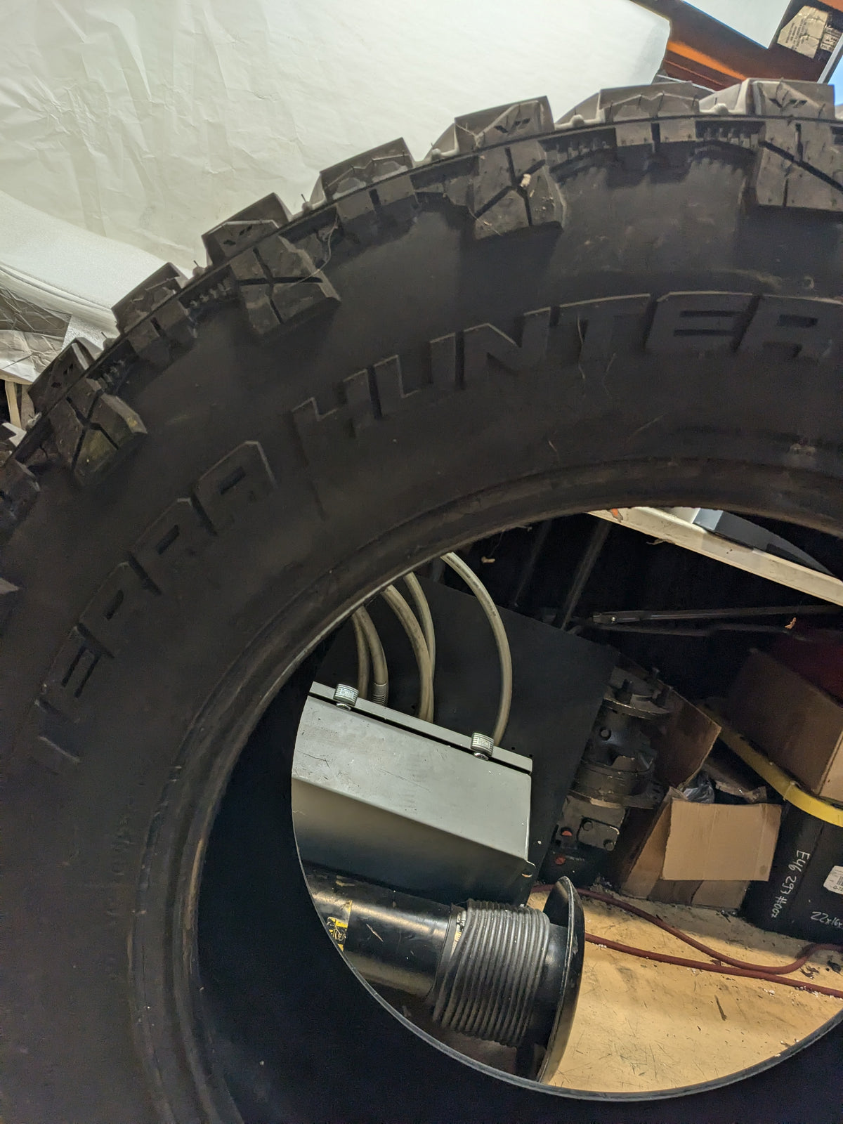 VENOM POWER TERRA HUNTER M/T 40 15.50 22 LT 128Q F (12 PLY) OVERSIZED TIRE TVPMT36