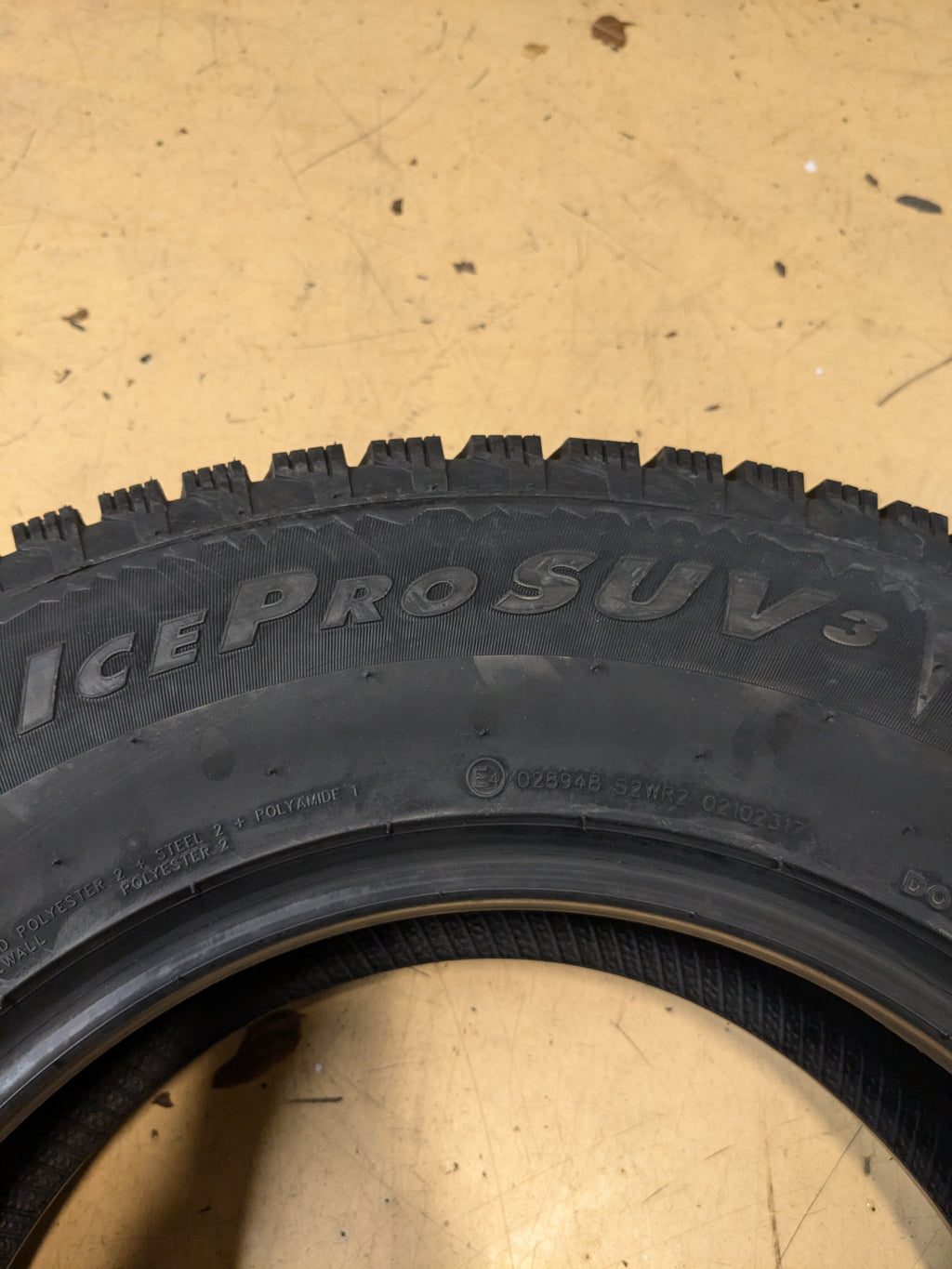 GT RADIAL ICEPRO SUV 3 STUDDABLE 235 70 16 109T 100A3165