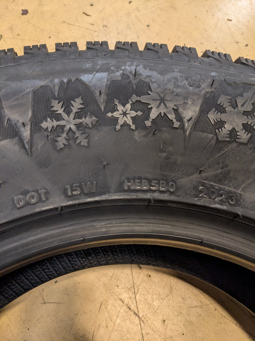 GT RADIAL ICEPRO SUV 3 STUDDABLE 235 70 16 109T 100A3165