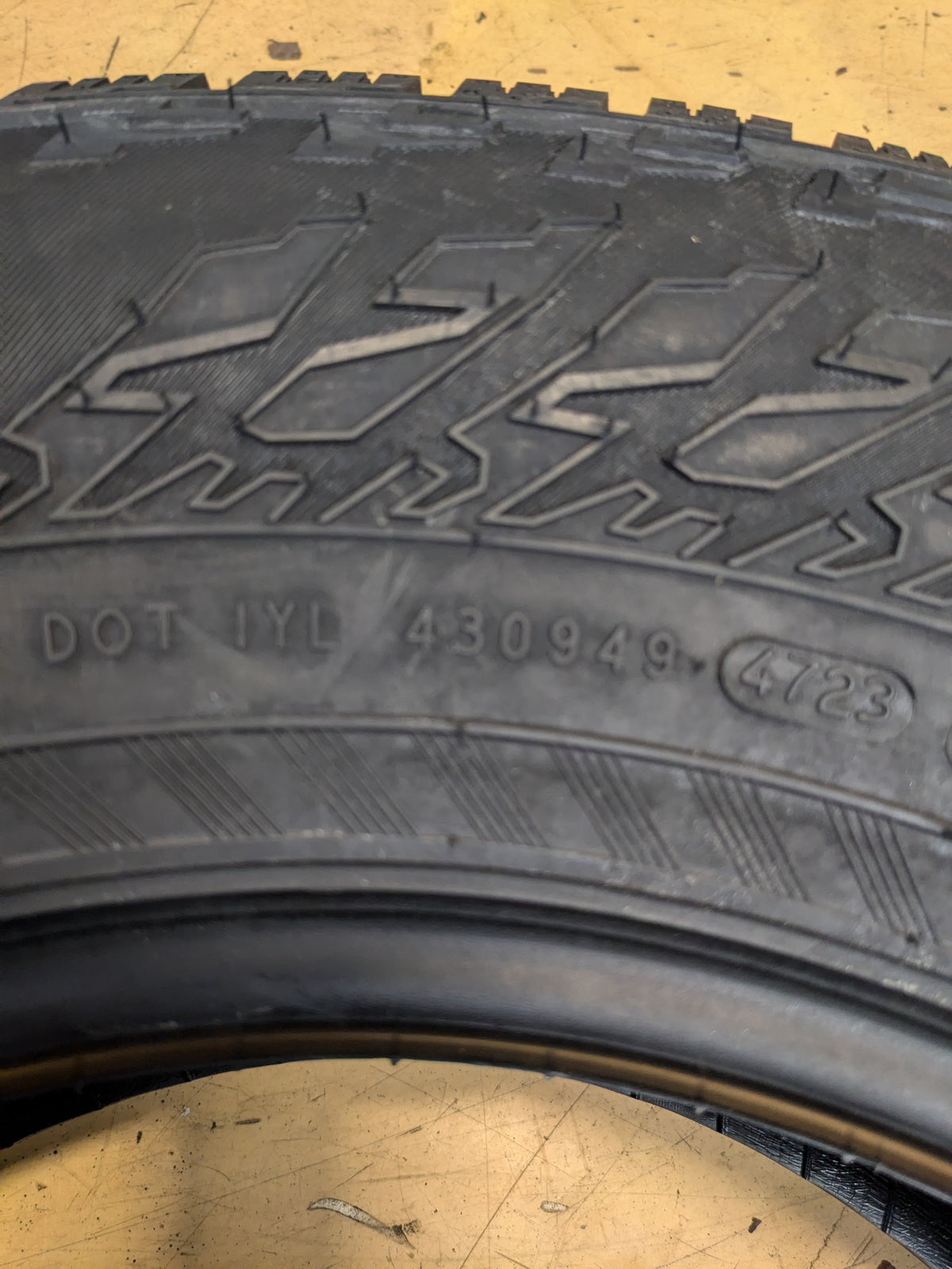 NOKIAN HAKKAPELIITTA LT3 STUDDED LT 225 75 16 115/112Q E WINTER TIRE TS32394
