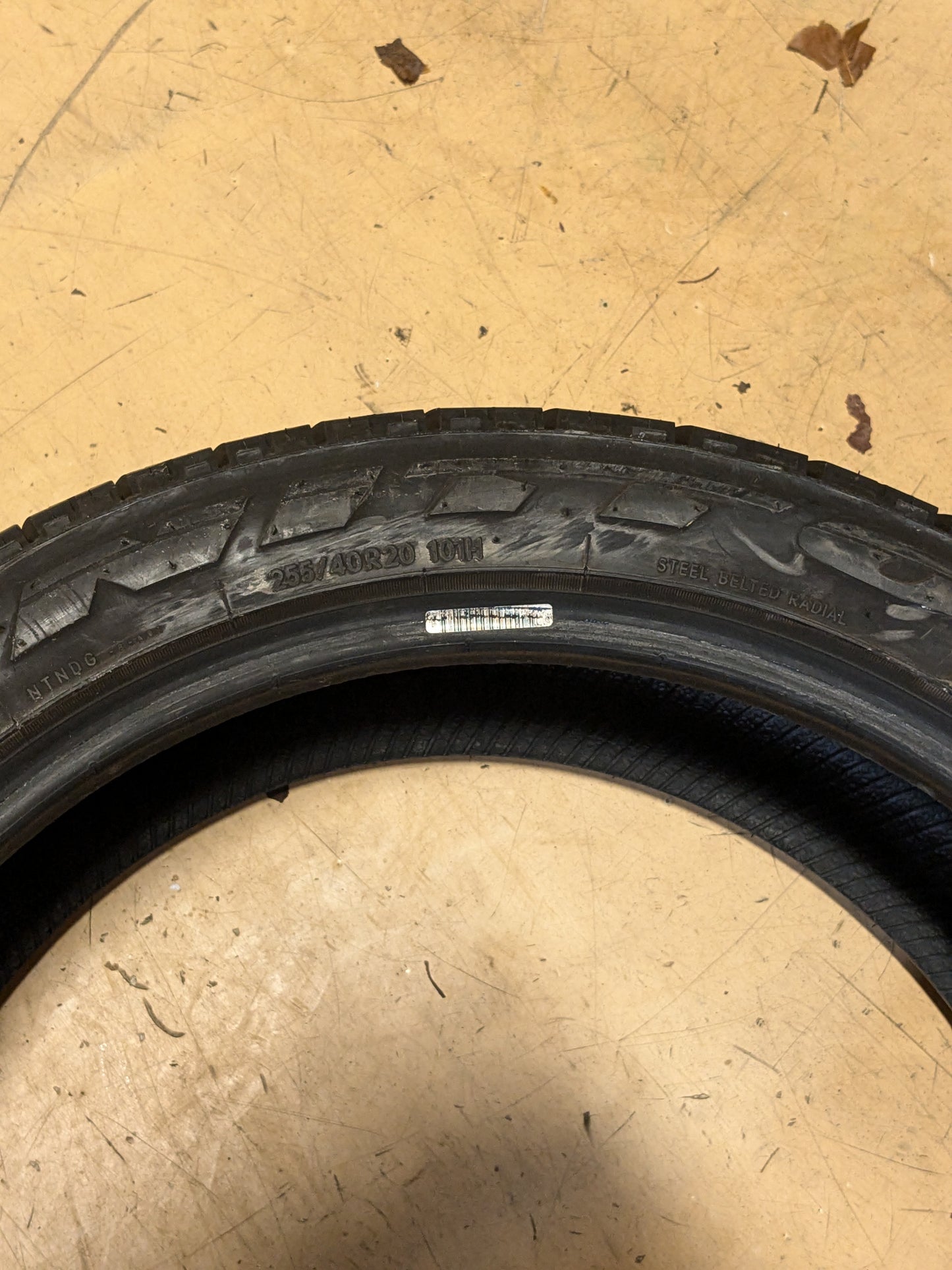 USED 12/32" NITTO NOMAD GRAPPLER 255 40 20 101H ALL TERRAIN SUV/CROSSOVER TIRE 212290