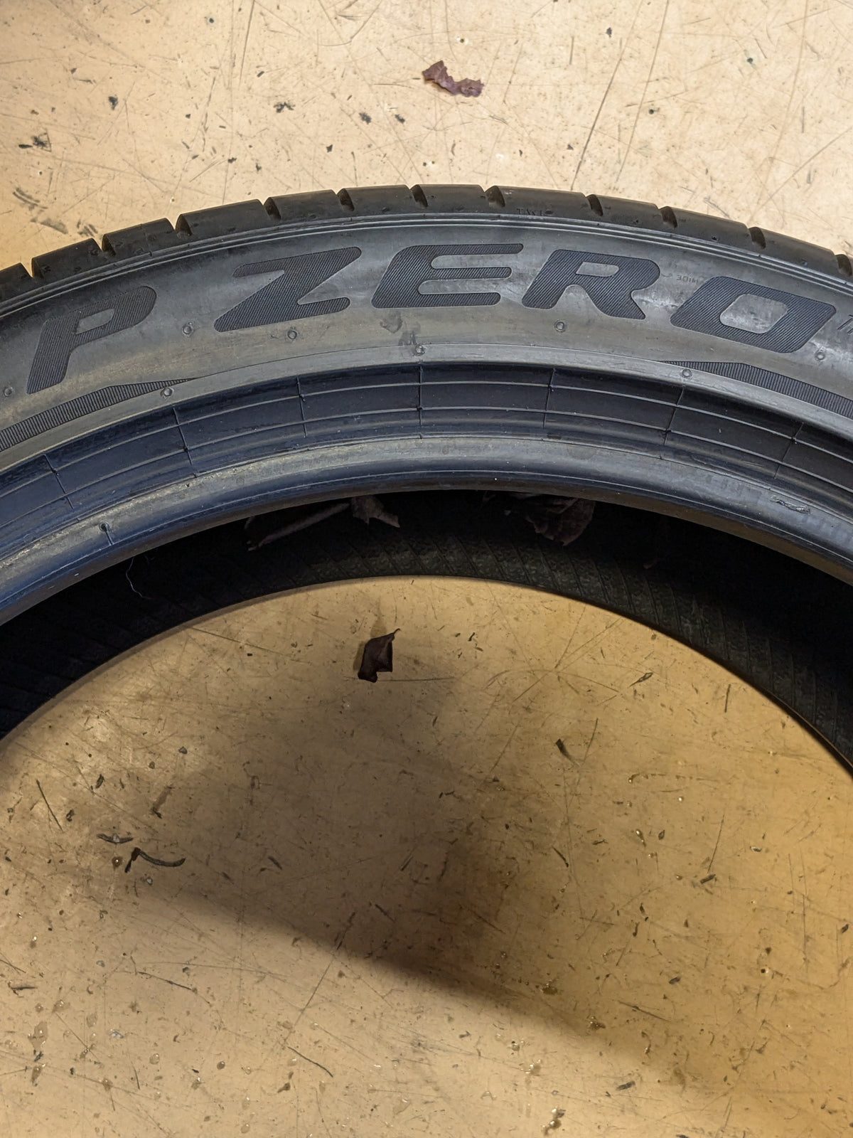 THE USED 7/32" PIRELLI P ZERO PZ4 315 35 21 111Y XL SUMMER TIRE 2751300 (*) BMW RSC RUNFLAT