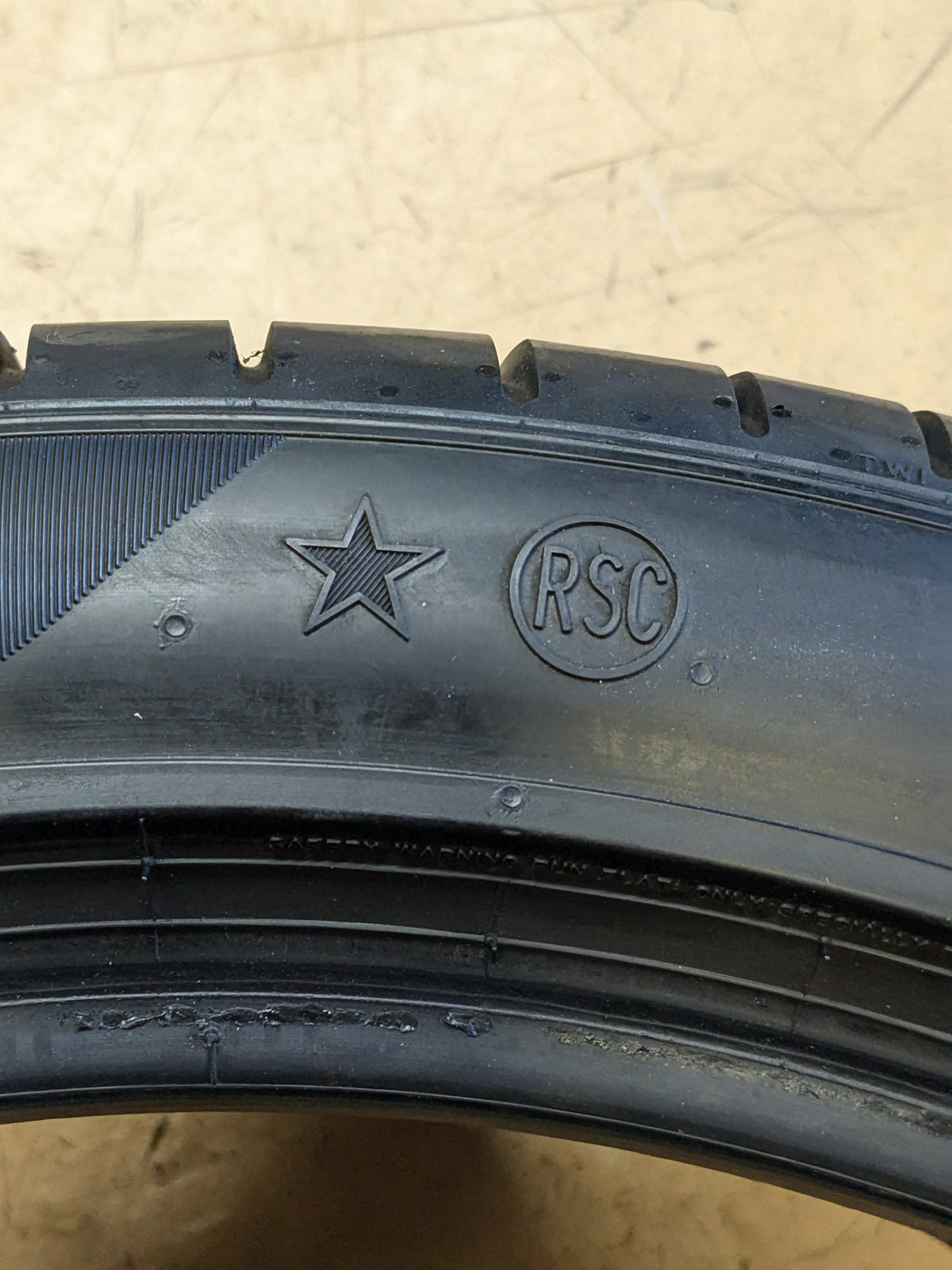 THE USED 7/32" PIRELLI P ZERO PZ4 315 35 21 111Y XL SUMMER TIRE 2751300 (*) BMW RSC RUNFLAT