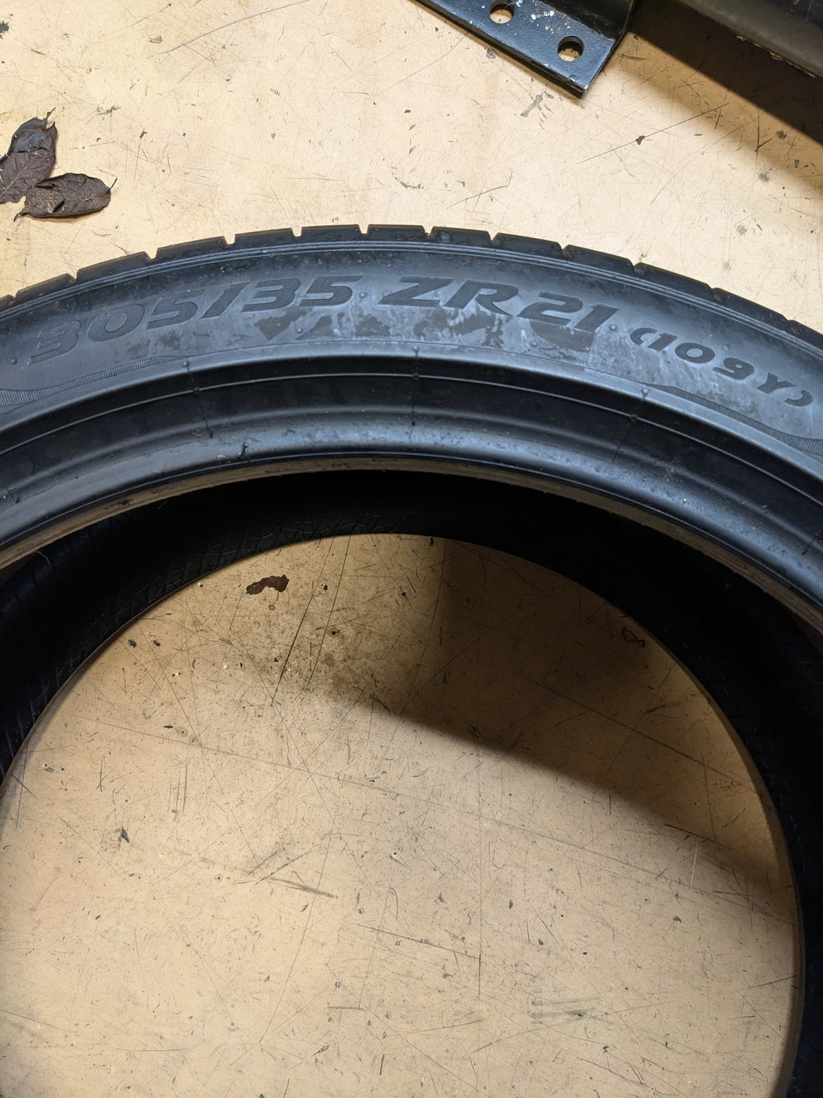 OLD STOCK USED 7/32" PIRELLI P ZERO (PZ4) 305 35 21 109Y TIRE OEM SYMBOL (B) 2679300