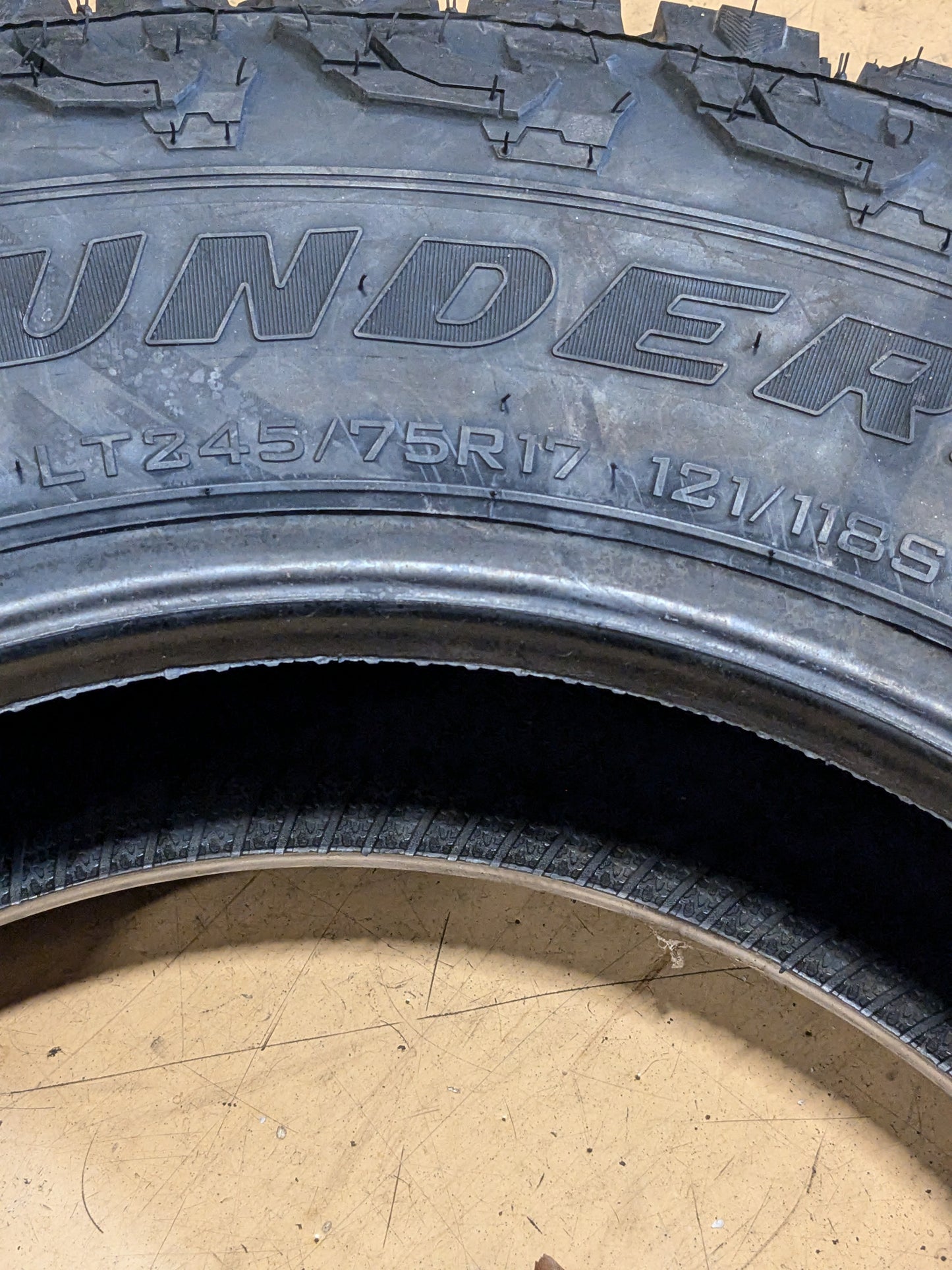 THUNDERER RANGER A/T R404 BSW LT 245 75 17 121/118S 10PLY ALL TERRAIN TIRE TH0655