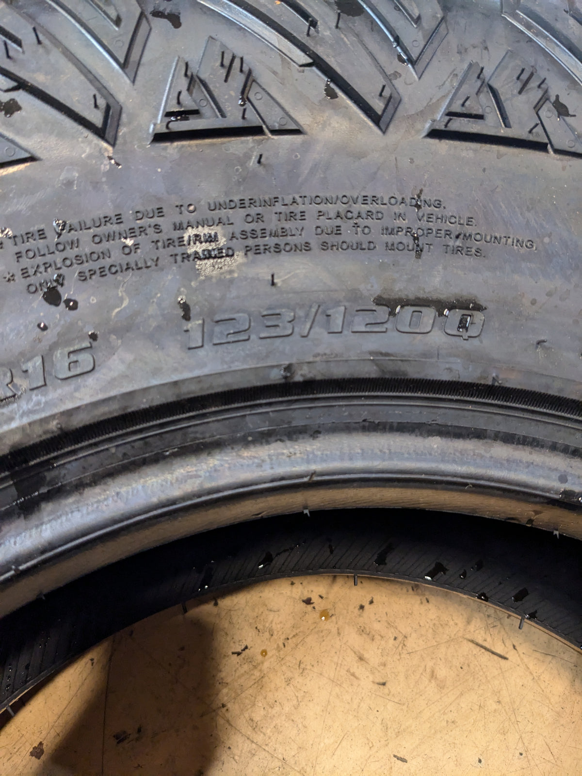 DELIUM TERRA RAIDER A/TX 265 75 16 LT 123/120Q E 10 PLY ALL WEATHER ALL TERRAIN TIRE D266765
