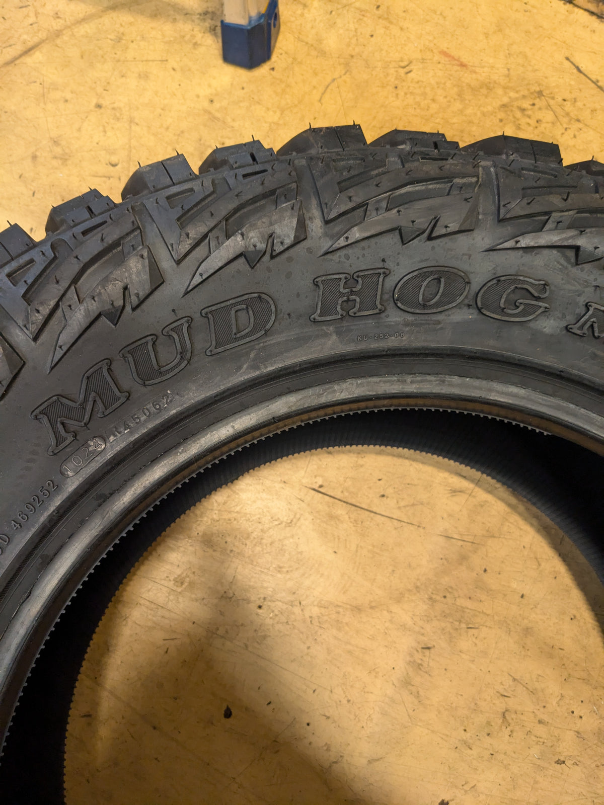 KANATI MUD HOG M/T BSW LT 35 12.5 20 121Q LRE 10 PLY MUD TERRAIN TIRE L2035125E