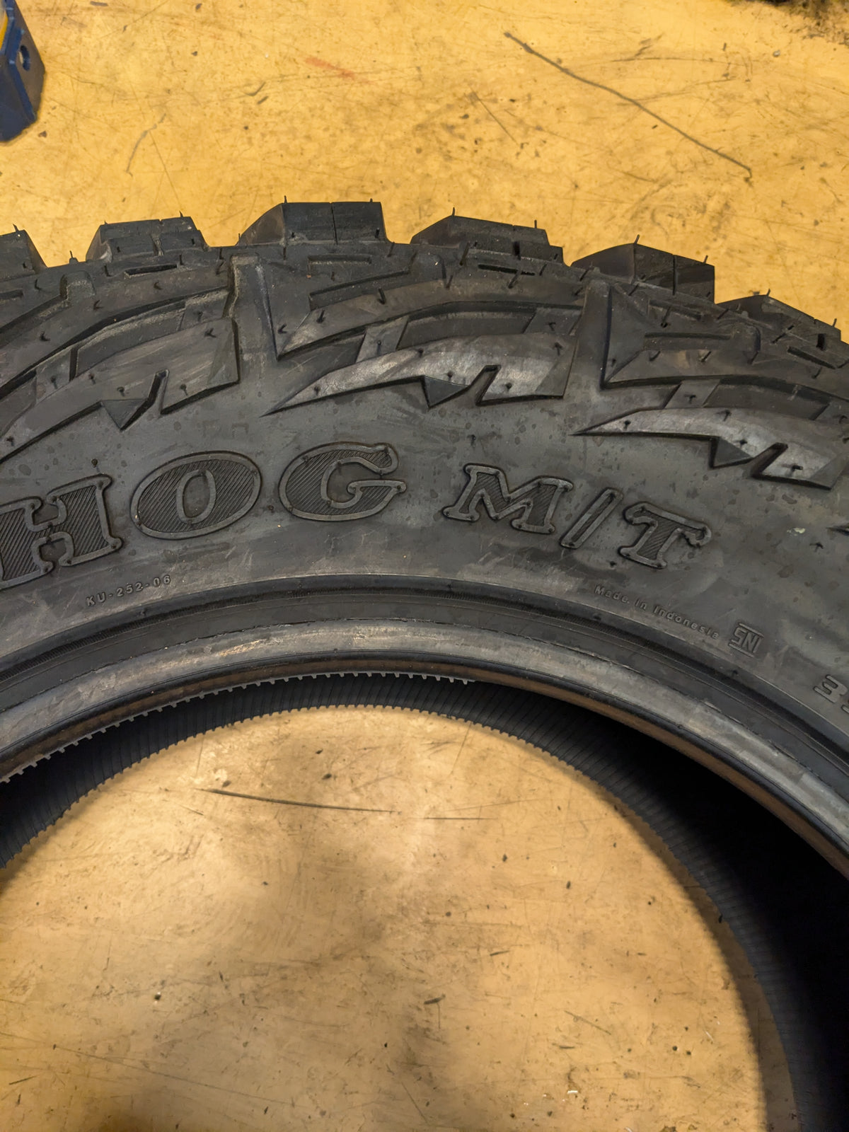 KANATI MUD HOG M/T BSW LT 35 12.5 20 121Q LRE 10 PLY MUD TERRAIN TIRE L2035125E