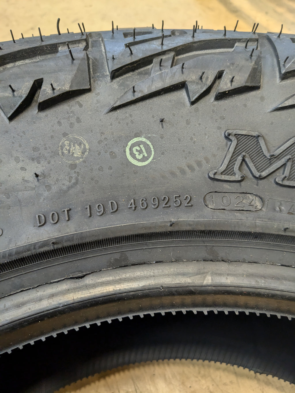 KANATI MUD HOG M/T BSW LT 35 12.5 20 121Q LRE 10 PLY MUD TERRAIN TIRE L2035125E