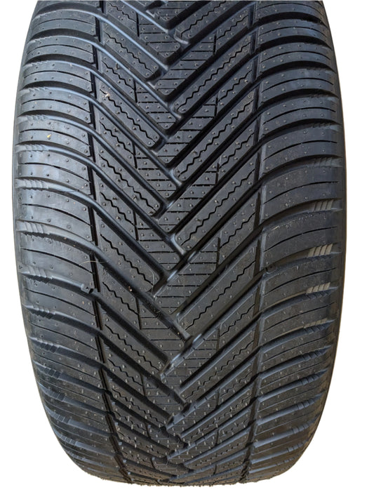 HANKOOK KINERGY 4S2 (H750) 245 40 19 94W ALL WEATHER PASSENGER TIRE 1027014