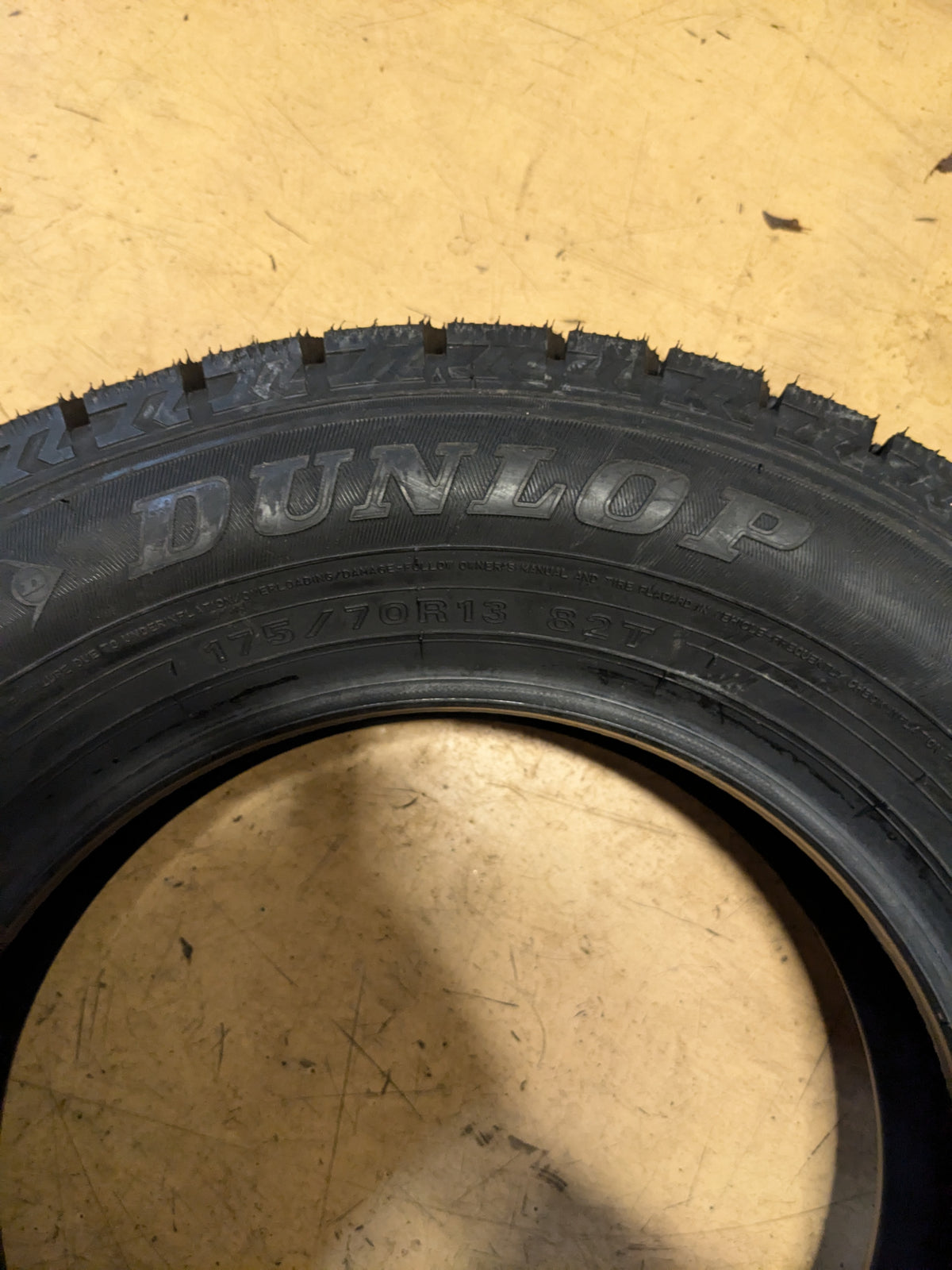 NOS DUNLOP WINTER MAXX 2 175 70 13 82T WINTER TIRE 266016600