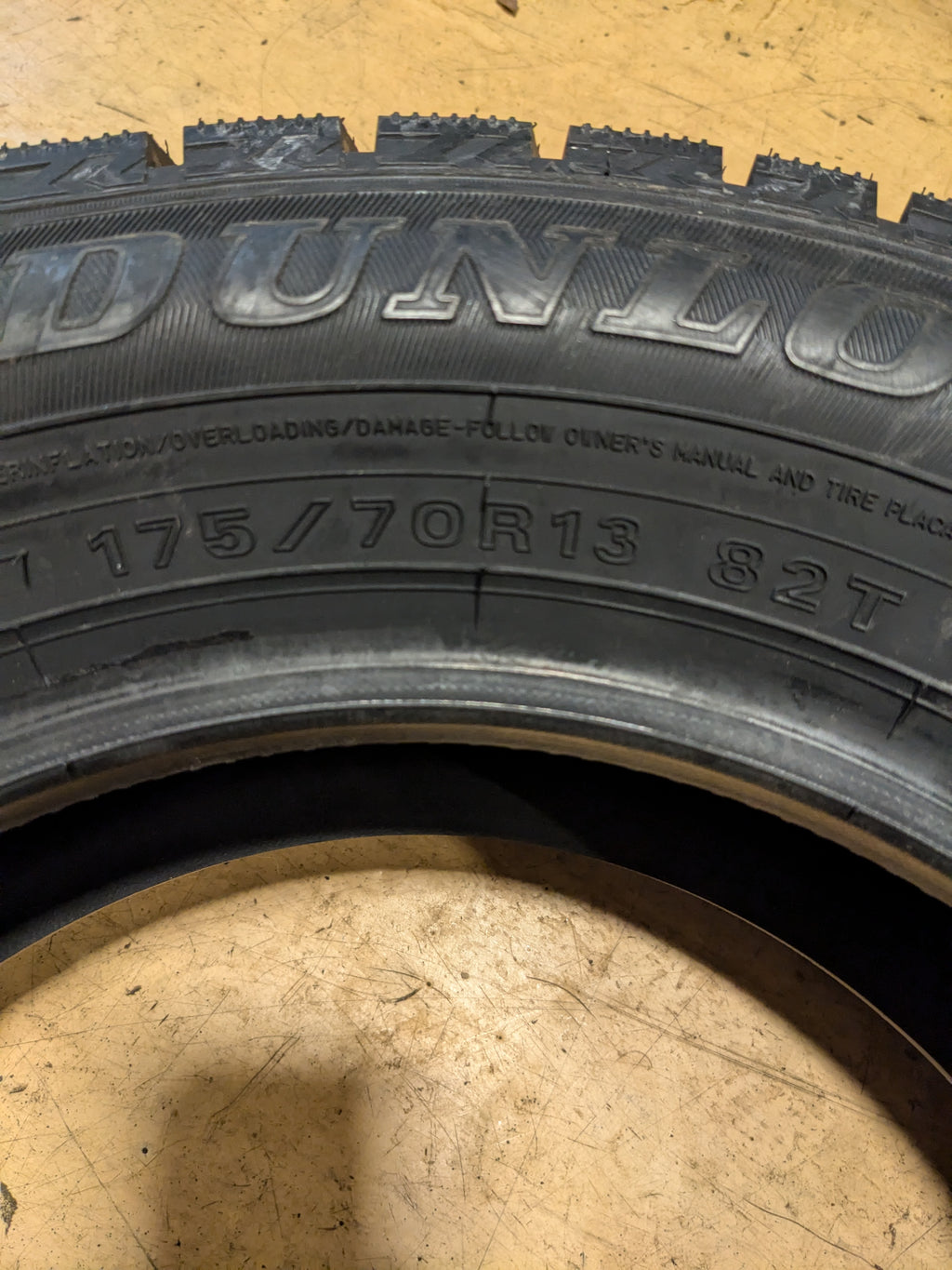 NOS DUNLOP WINTER MAXX 2 175 70 13 82T WINTER TIRE 266016600