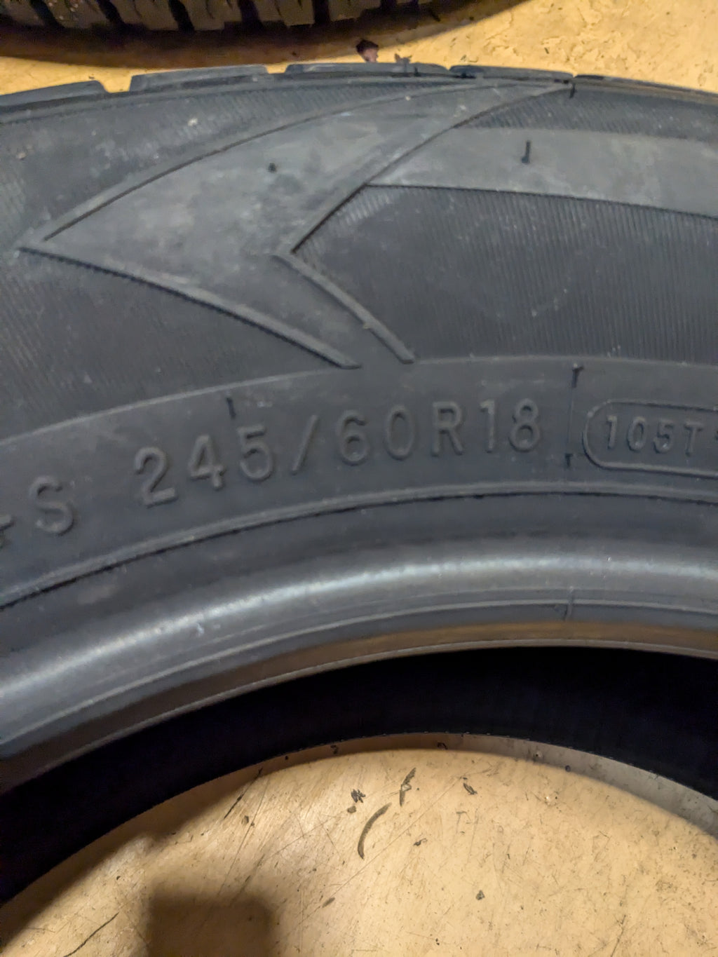2 COOPER EVOLUTION WINTER 245 60 18 105T WINTER TIRE 166160006