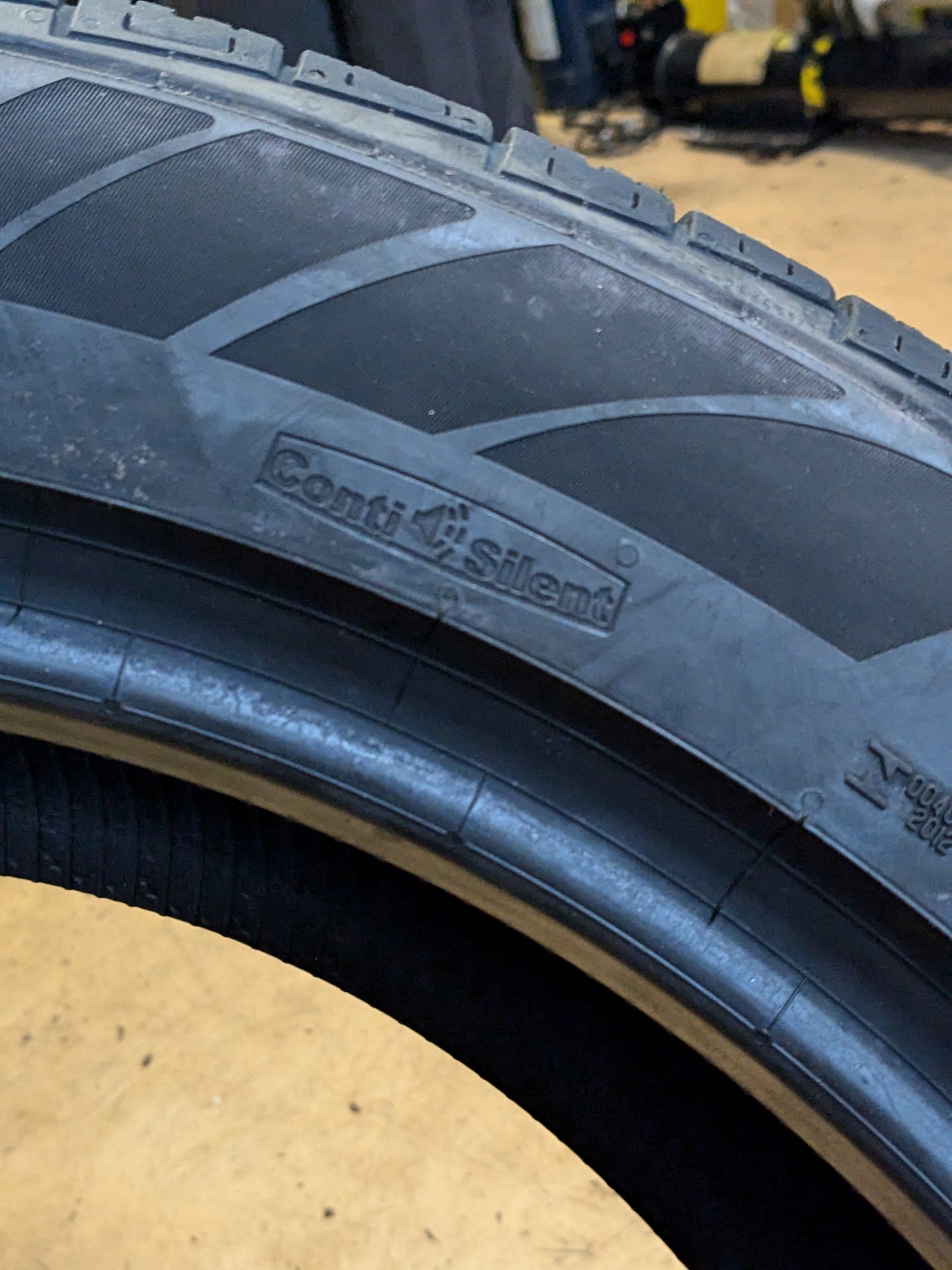 CONTINENTAL CROSSCONTACT RX CONTISILENT (FOAM) P 255 45 20 105H XL ALL SEASON TIRE 03594820000