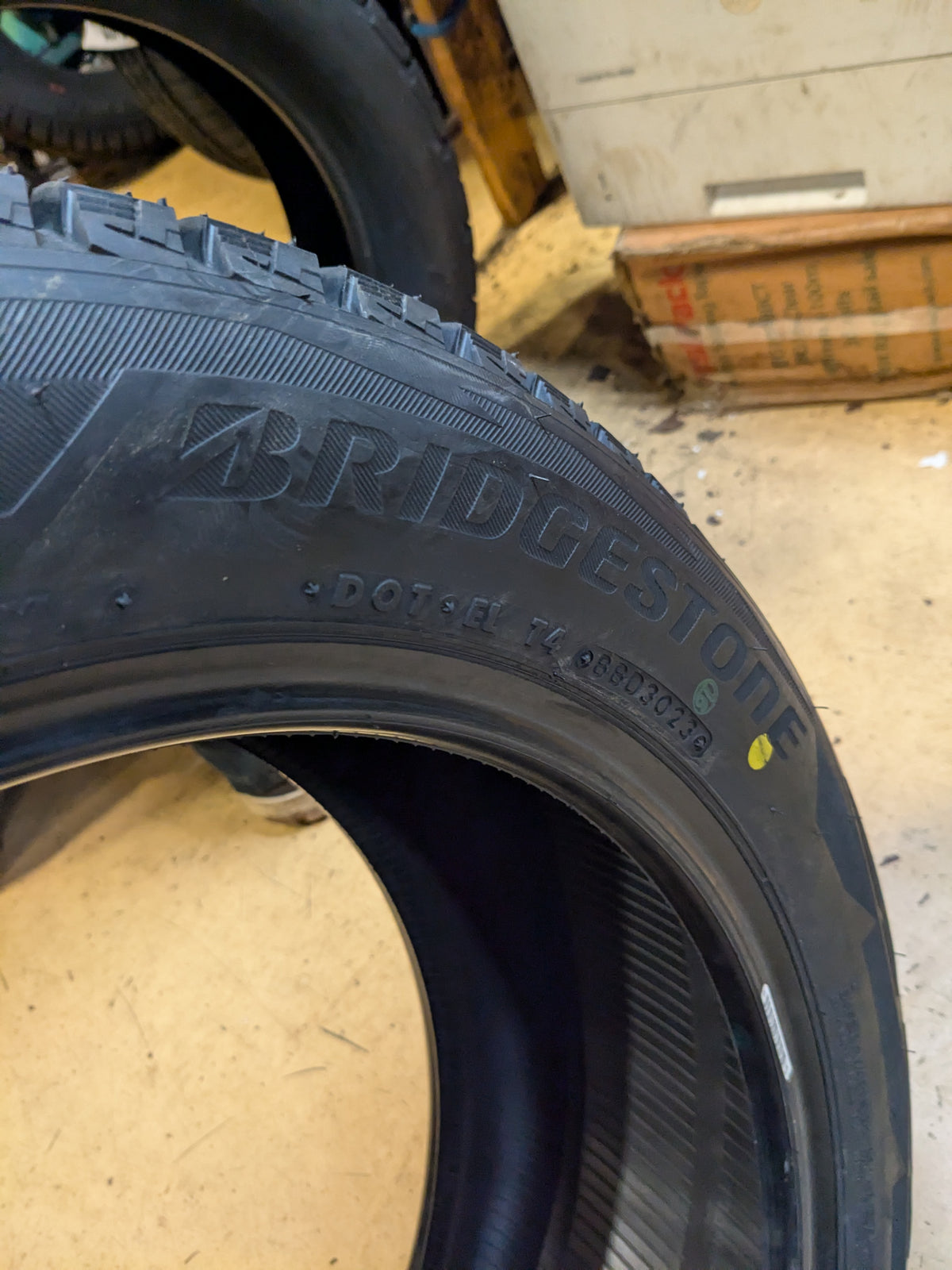 BRIDGESTONE BLIZZAK DM-V2 P 225 55 19 99T SL SNOW WINTER TIRE 004308