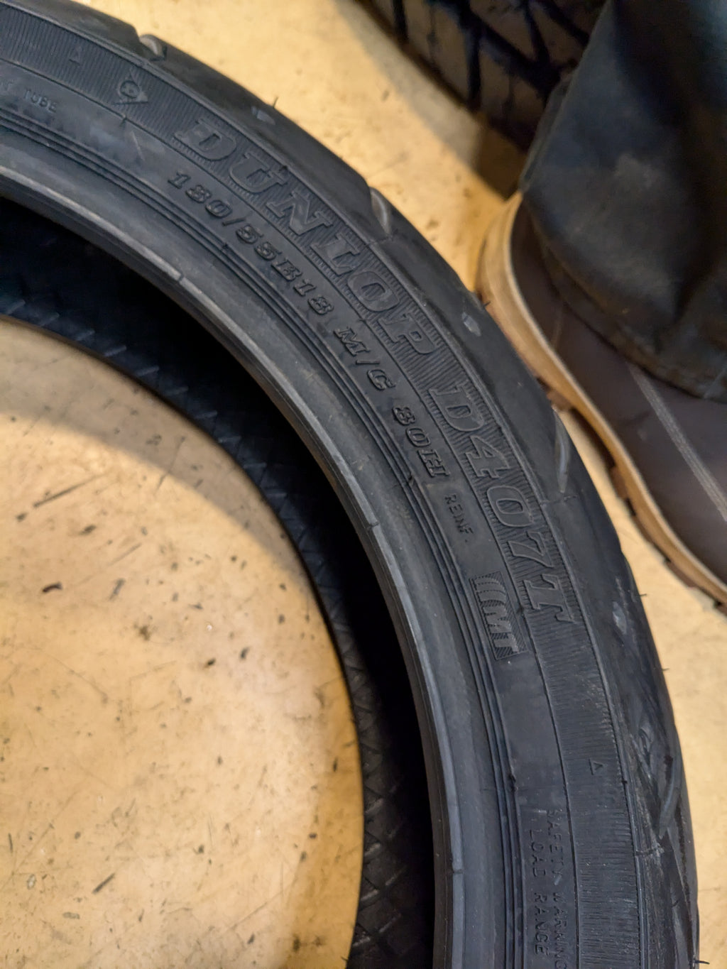 DUNLOP HARLEY DAVIDSON D407T BSW 180 55 18 80H REAR MOTORCYCLE TIRE 45028255