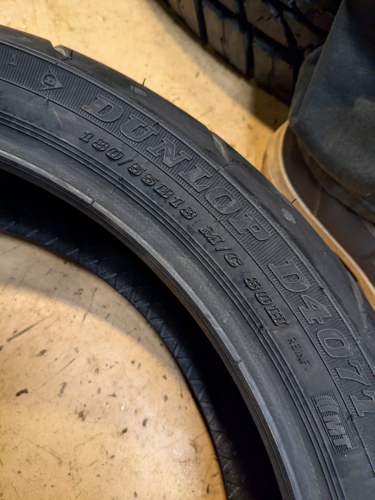 DUNLOP HARLEY DAVIDSON D407T BSW 180 55 18 80H REAR MOTORCYCLE TIRE 45028255
