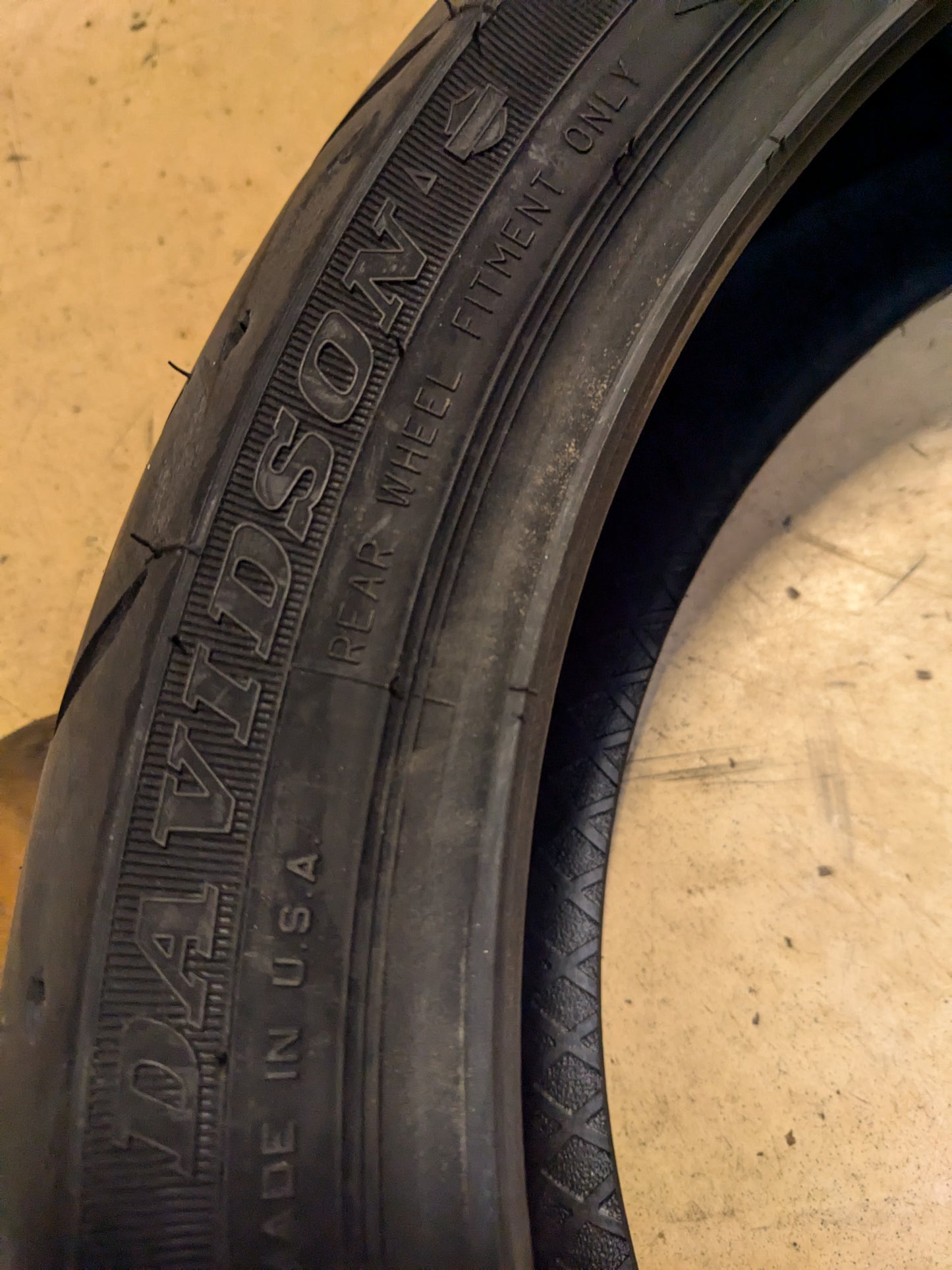 DUNLOP HARLEY DAVIDSON D407T BSW 180 55 18 80H REAR MOTORCYCLE TIRE 45028255