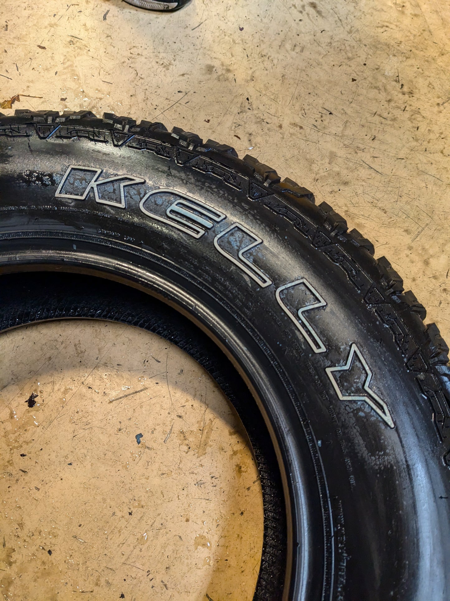 NEW OLD STOCK KELLY EDGE A/T RWL P 235 70 16 107T SL ALL TERRAIN TIRE 357762286