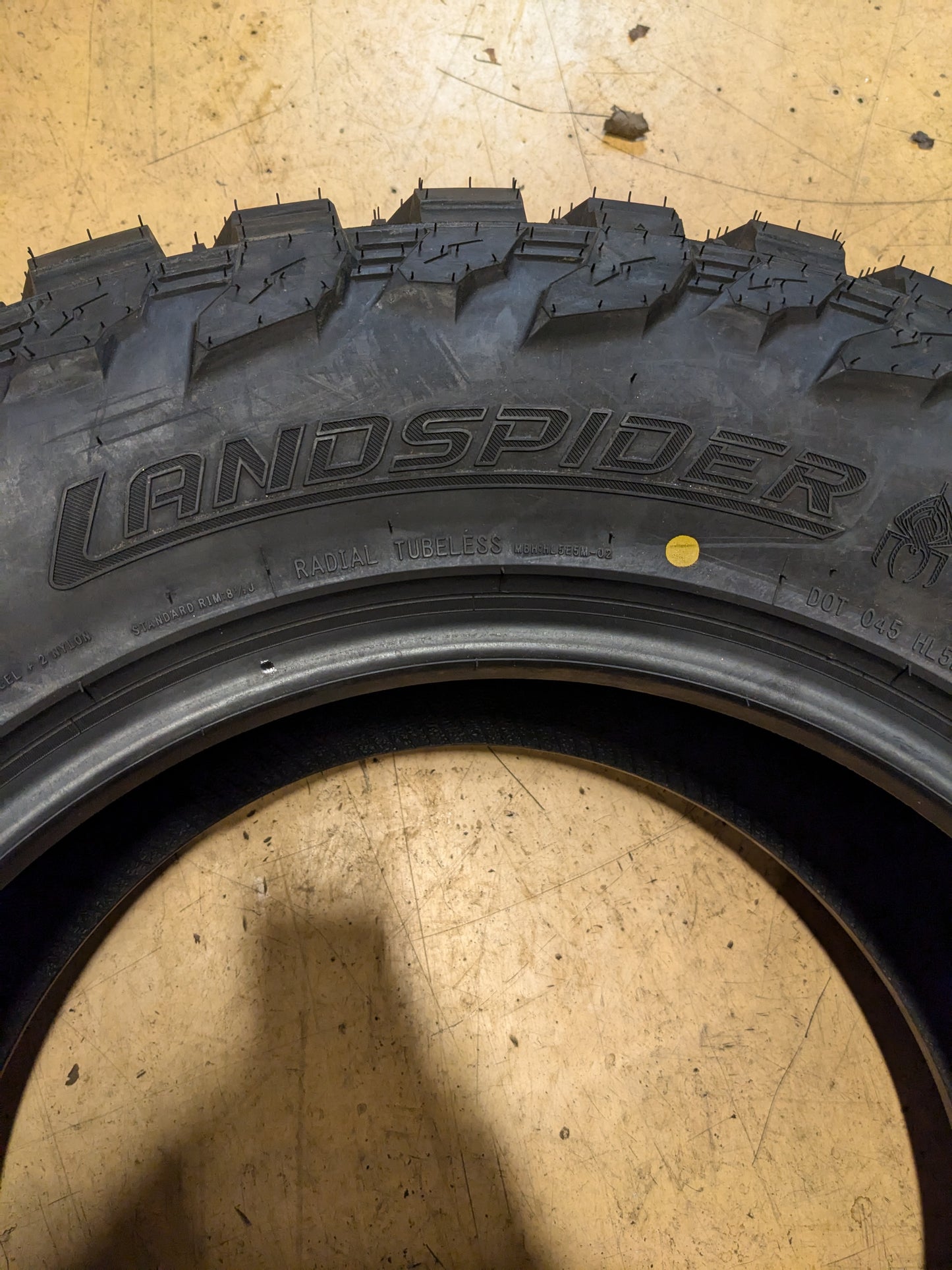 LANDSPIDER WILDTRAXX M/T BSW LT 285 65 18 125/122Q 10PLY MUD TIRE EMT012