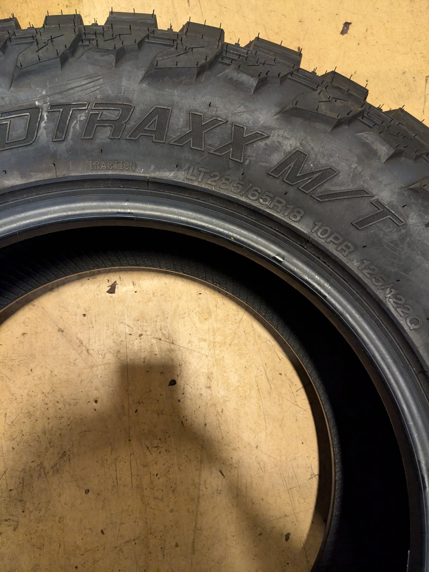 LANDSPIDER WILDTRAXX M/T BSW LT 285 65 18 125/122Q 10PLY MUD TIRE EMT012