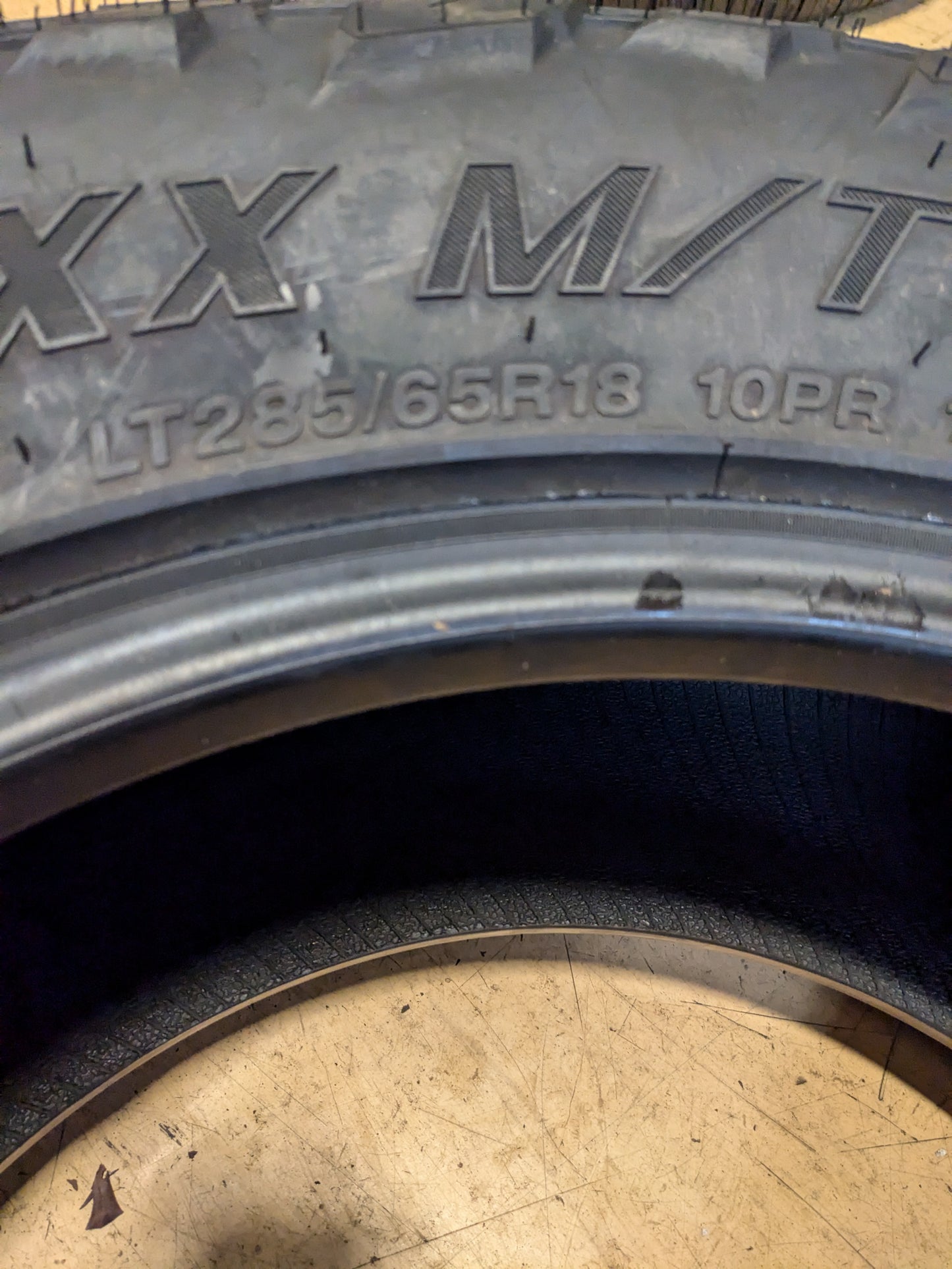 LANDSPIDER WILDTRAXX M/T BSW LT 285 65 18 125/122Q 10PLY MUD TIRE EMT012