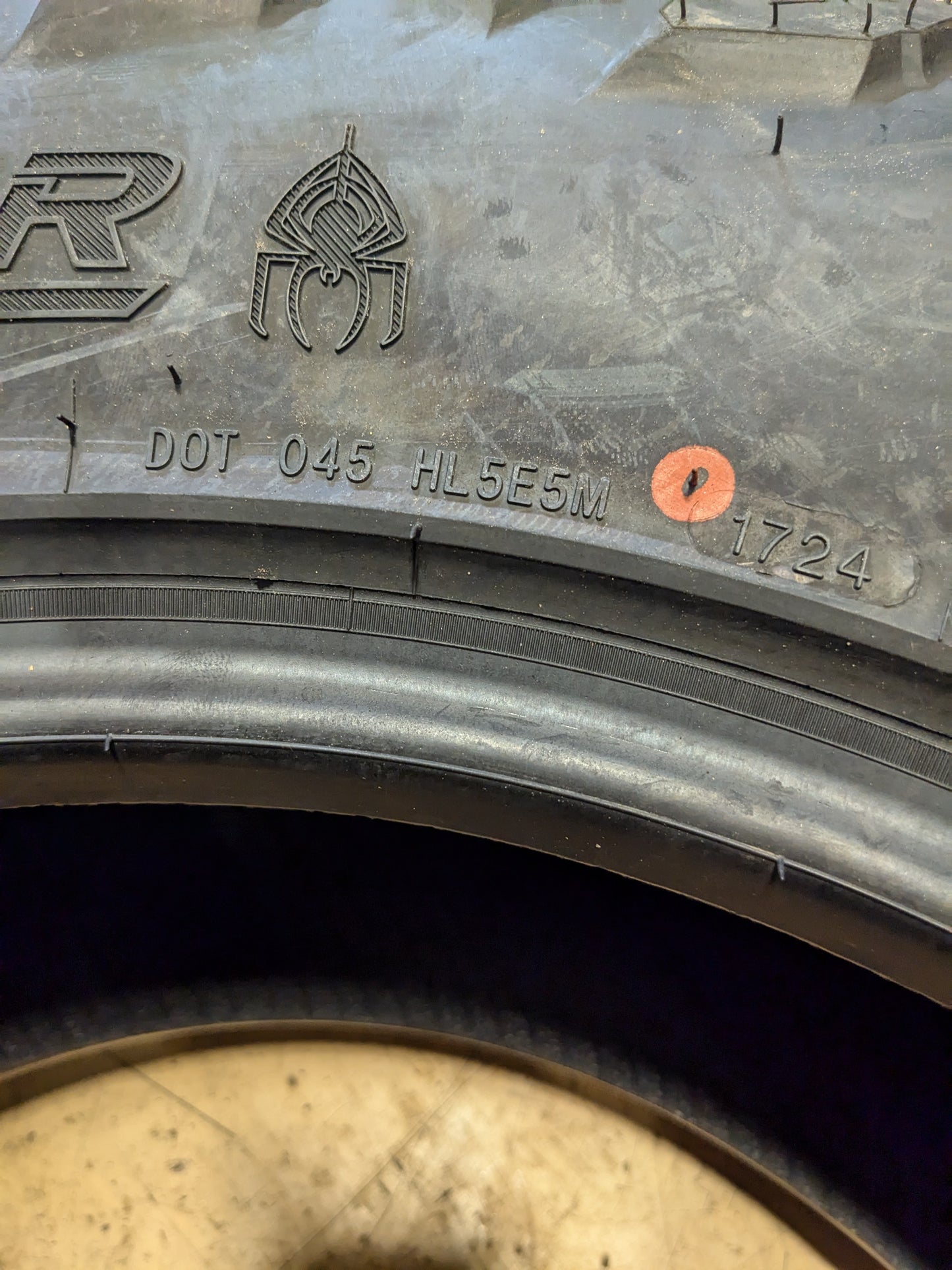 LANDSPIDER WILDTRAXX M/T BSW LT 285 65 18 125/122Q 10PLY MUD TIRE EMT012
