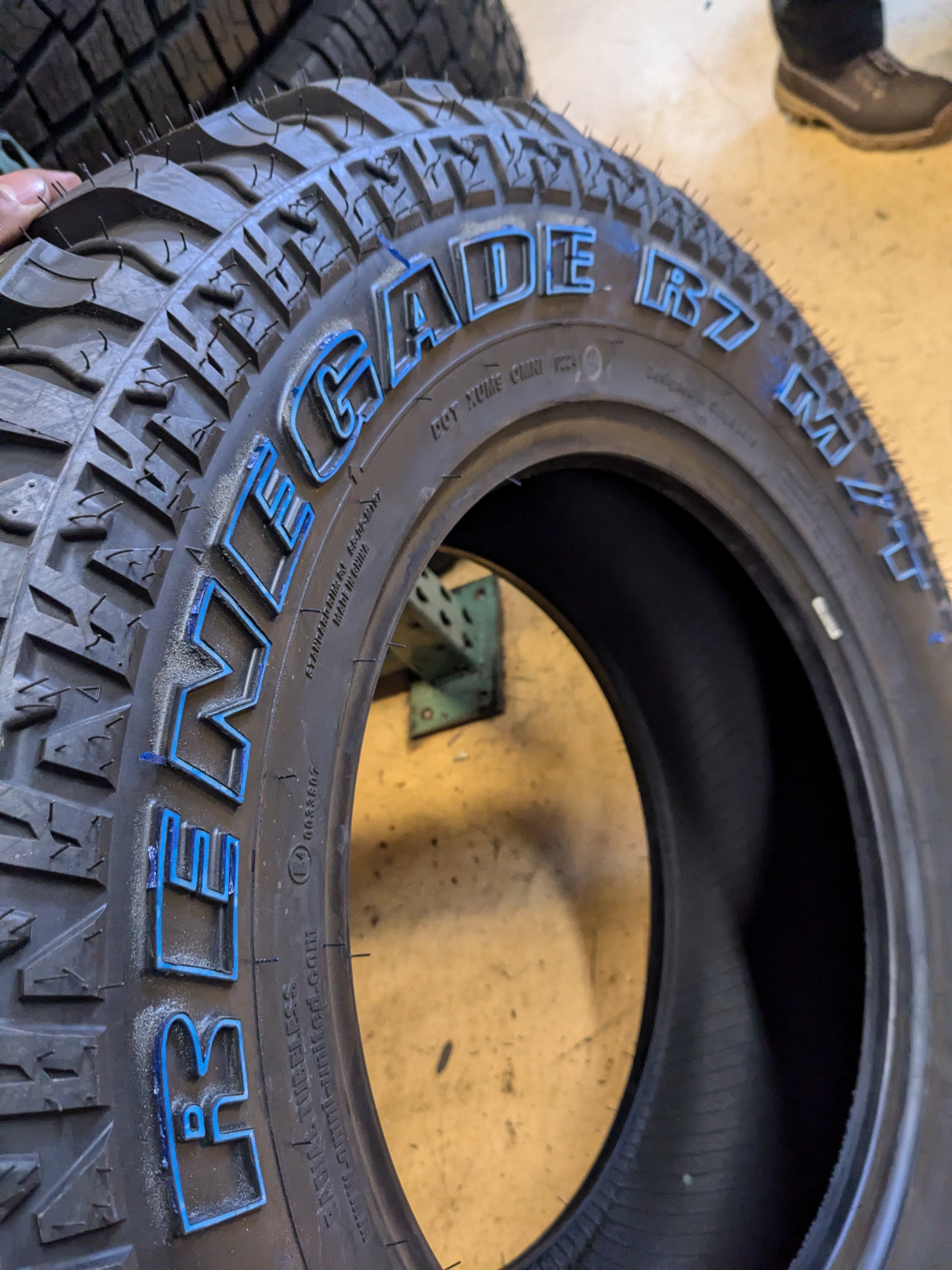 (KSL ONLY) 4 RADAR RENEGADE R7 M/T RWL LT 265 70 17 121/118Q LRE 10PLY MUD TERRAIN TIRE RZD0055