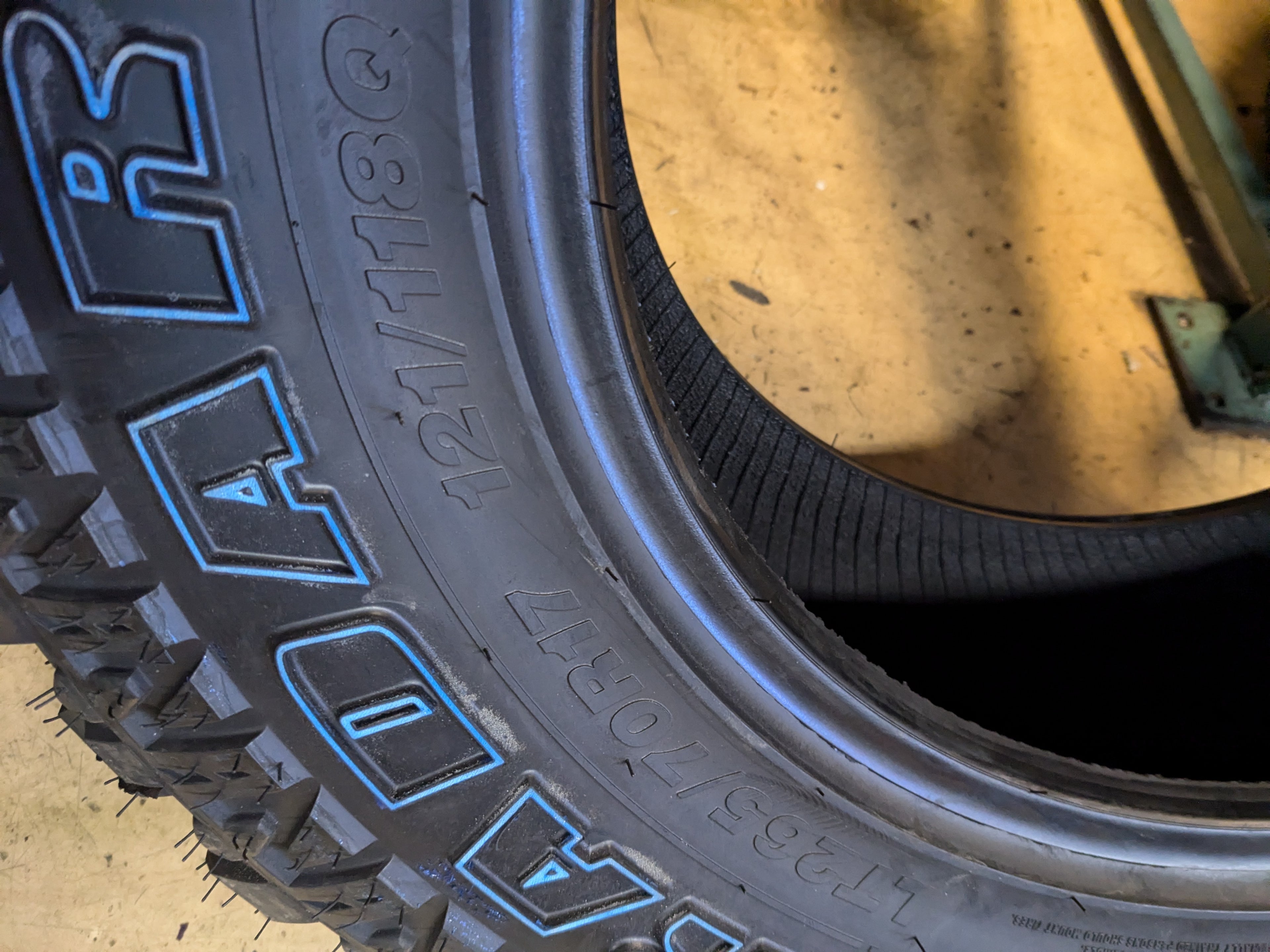 (KSL ONLY) 4 RADAR RENEGADE R7 M/T RWL LT 265 70 17 121/118Q LRE 10PLY MUD TERRAIN TIRE RZD0055