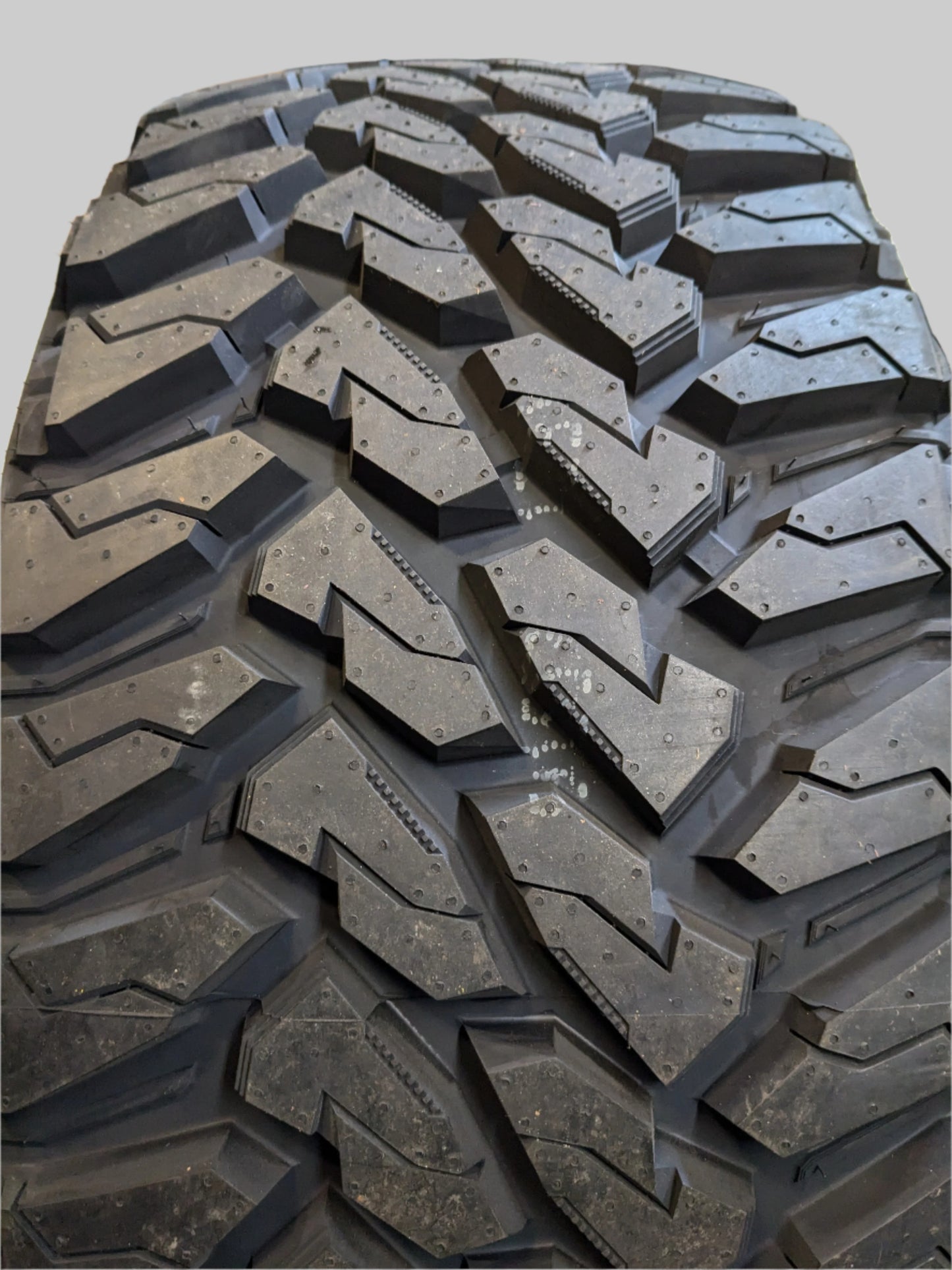 VENOM POWER TERRA HUNTER M/T BSW LT 33 12.5 17 120Q LRE 10PLY MUD TERRAIN TIRE TVPMT38