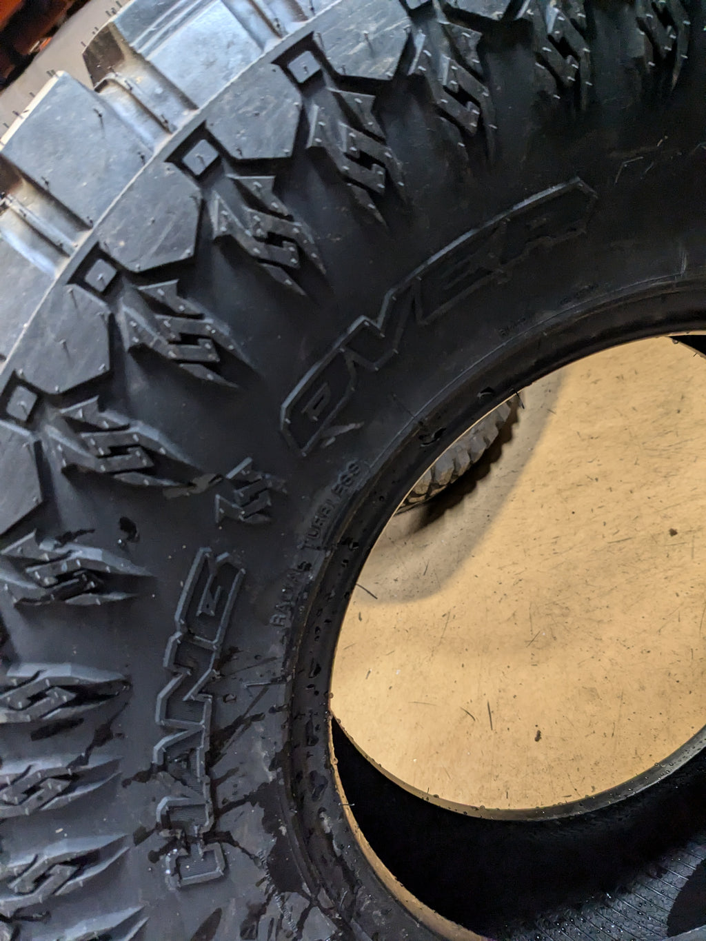 MUDDER TRUCKER HANGOVER BSW LT 33 12.5 15 MUD TIRE MDT2465