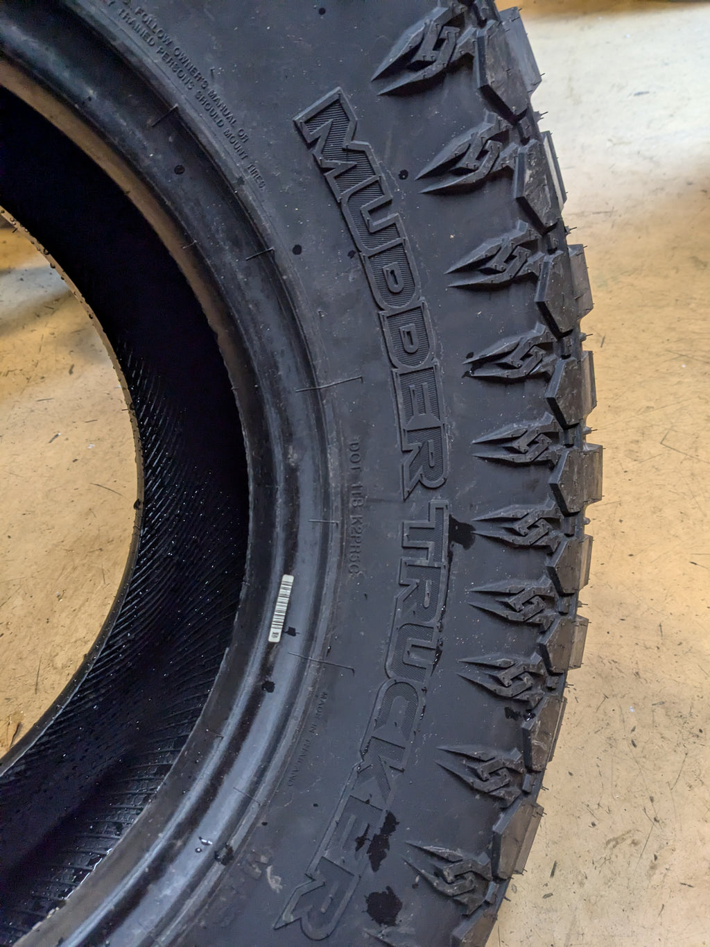 MUDDER TRUCKER HANGOVER BSW LT 33 12.5 15 MUD TIRE MDT2465