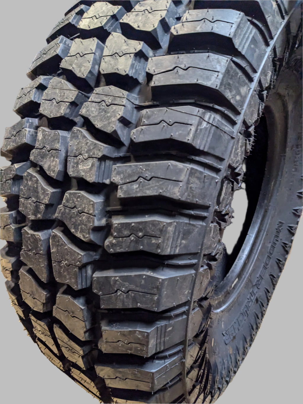 MUDDER TRUCKER HANGOVER BSW LT 33 12.5 15 MUD TIRE MDT2465