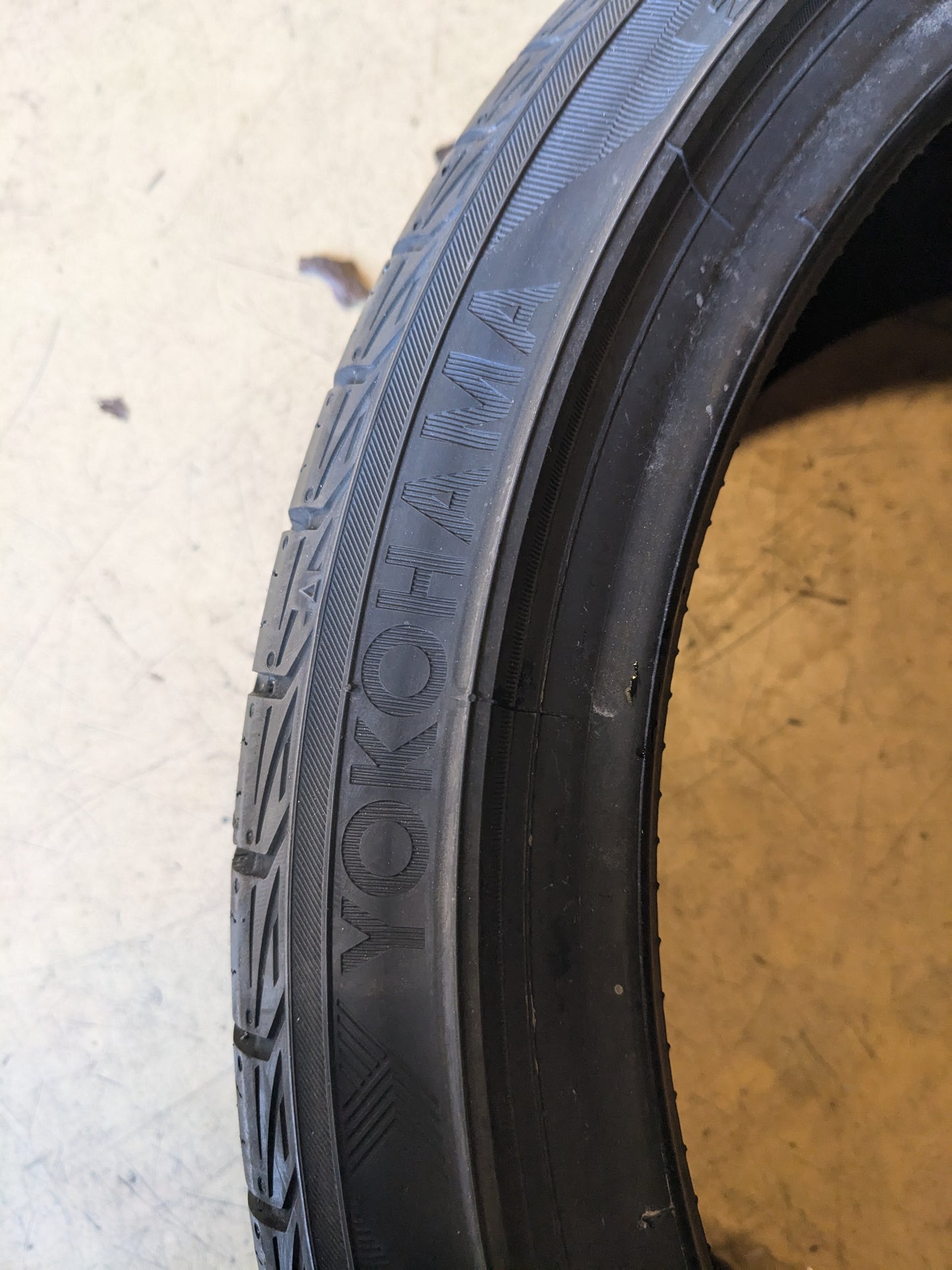 YOKOHAMA AVID GT BSW P 225 40 18 88V SL ALL SEASON TIRE 110193346