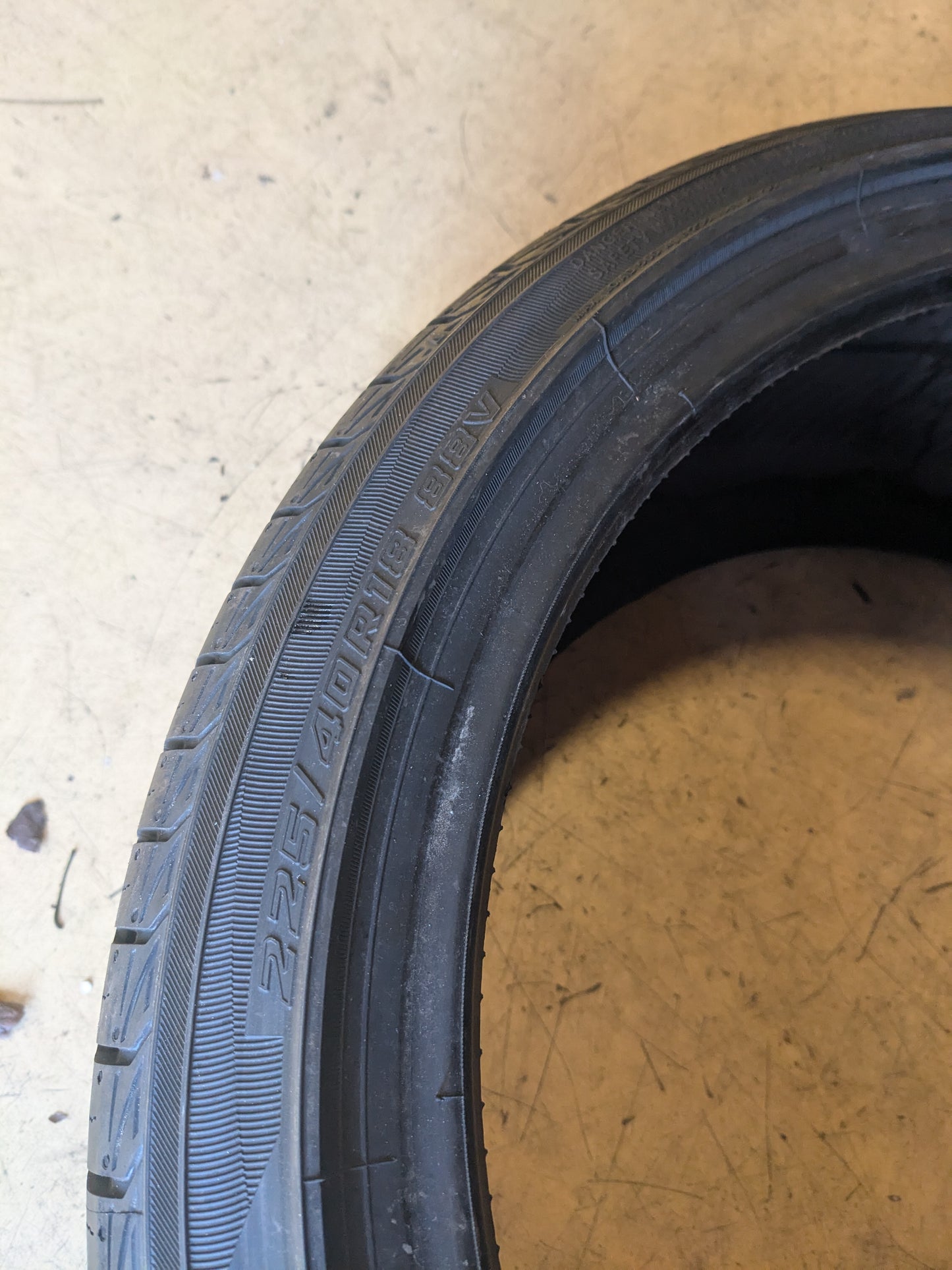 YOKOHAMA AVID GT BSW P 225 40 18 88V SL ALL SEASON TIRE 110193346